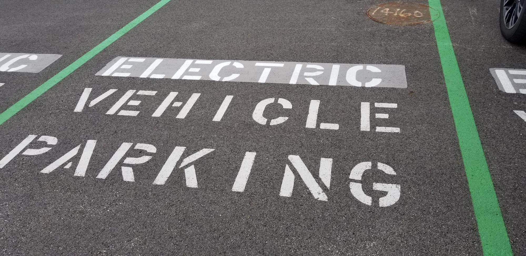 Woodman’s Food Market (1) Lakemoor, IL EV Station