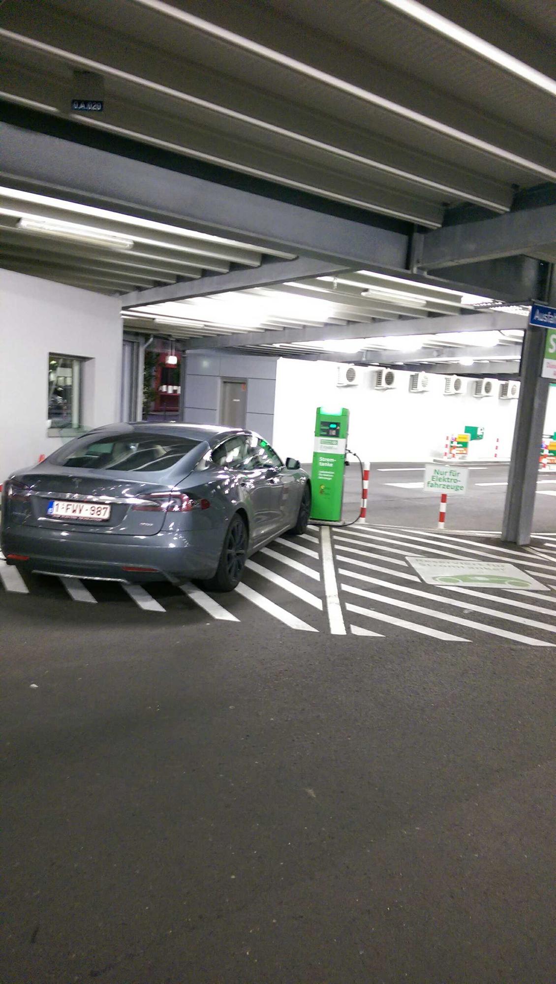 Düsseldorf International Airport (DUS) Parkhaus P7 Dusseldorf, NRW EV Station Düsseldorf International Airport (DUS) Parkhaus P7 Dusseldorf, NRW EV Station