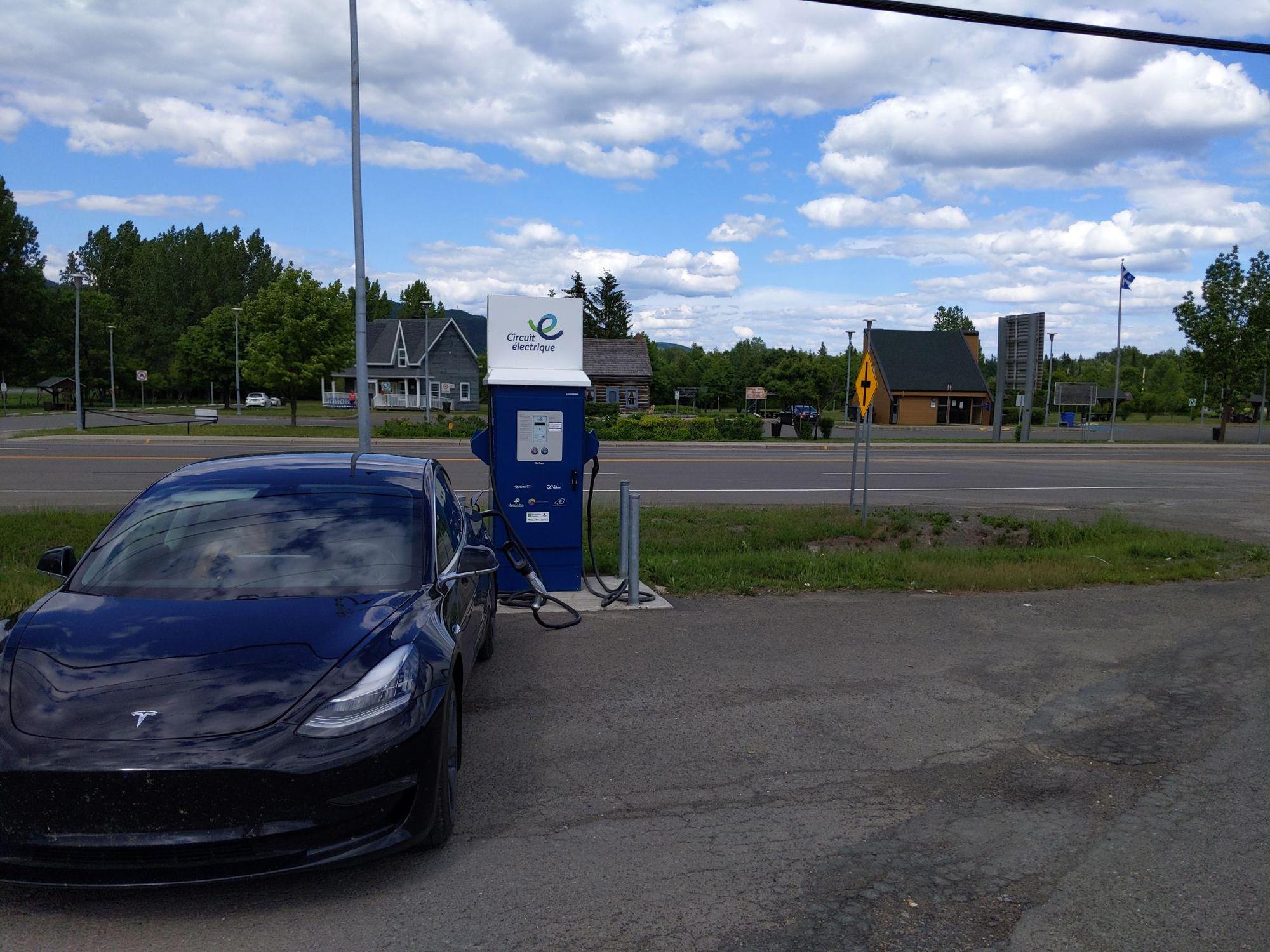 Môtel Interprovincial PointeàlaCroix, QC EV Station