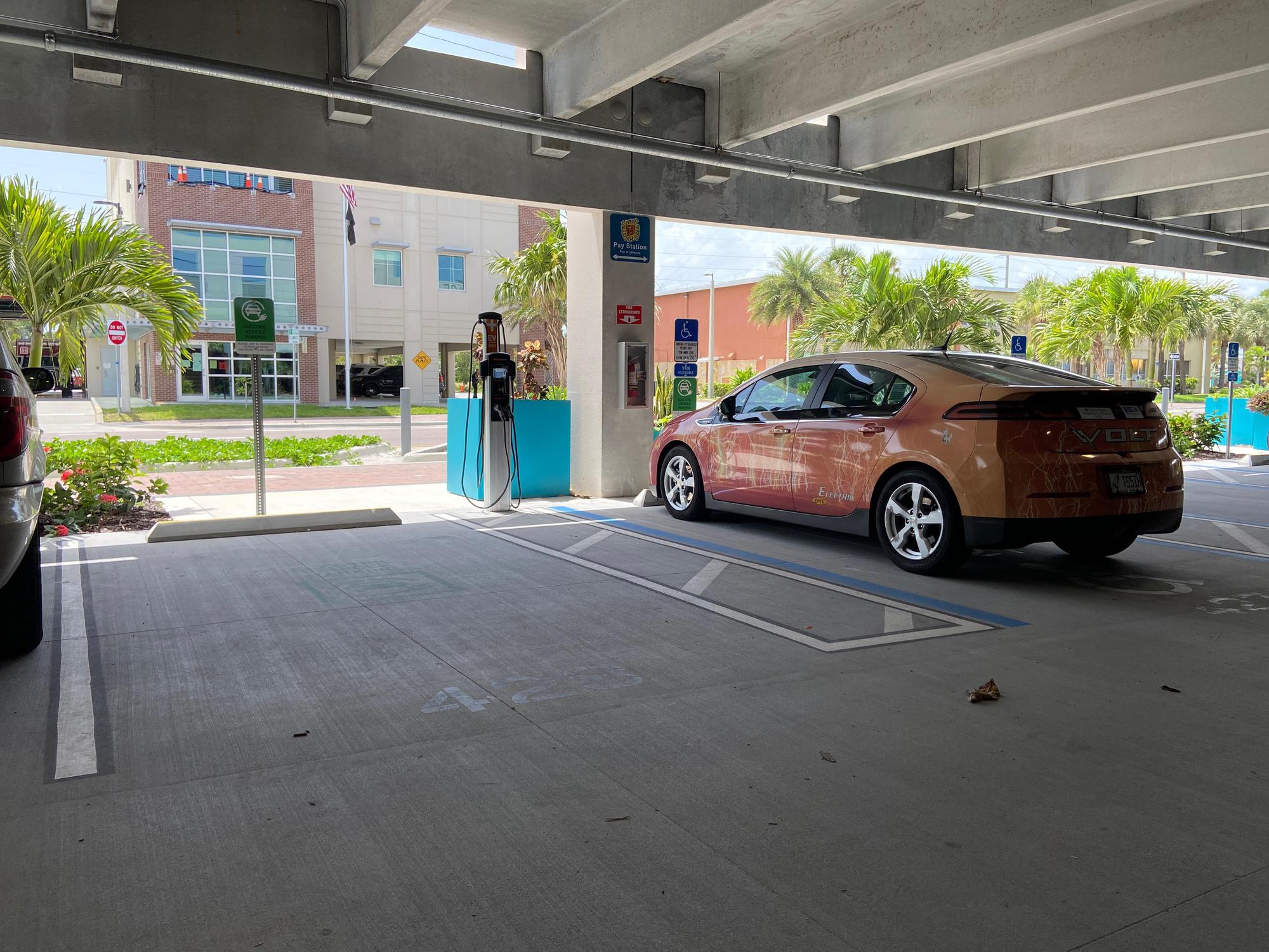 Cocoa Beach Garage Cocoa Beach, FL EV Station