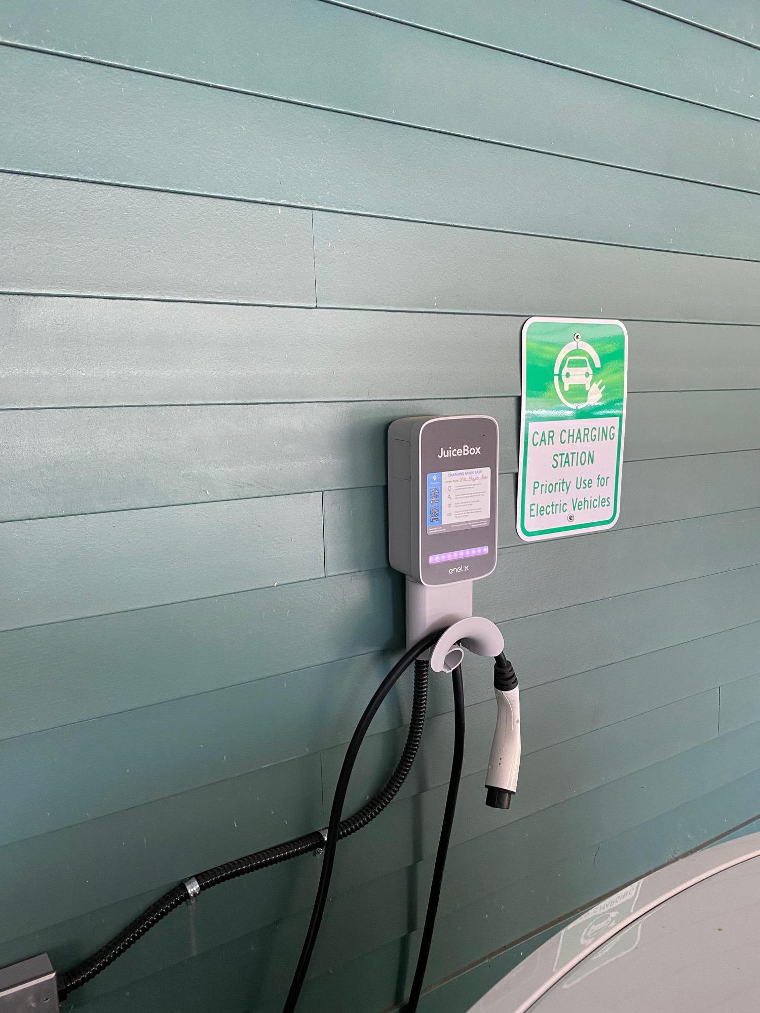 Small Dog Electronics Burlington, VT EV Station