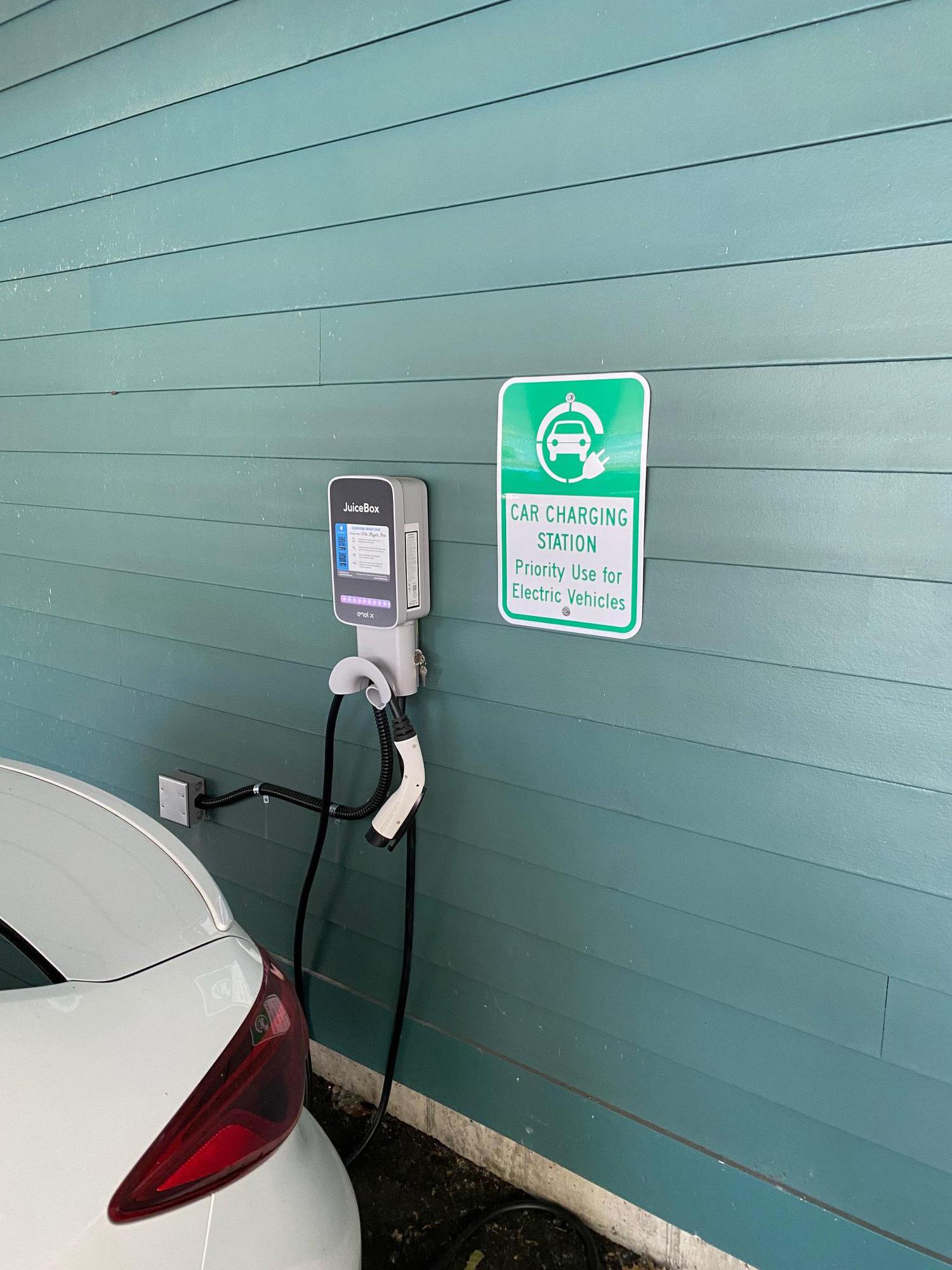Small Dog Electronics Burlington, VT EV Station