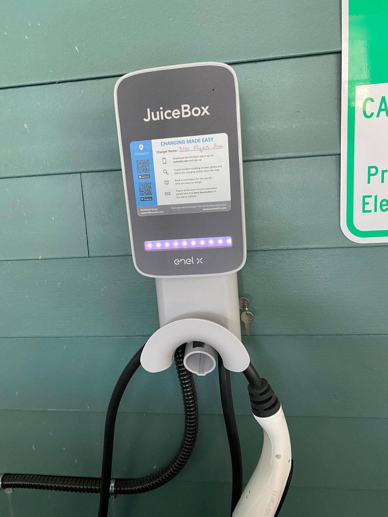 Small Dog Electronics Burlington, VT EV Station