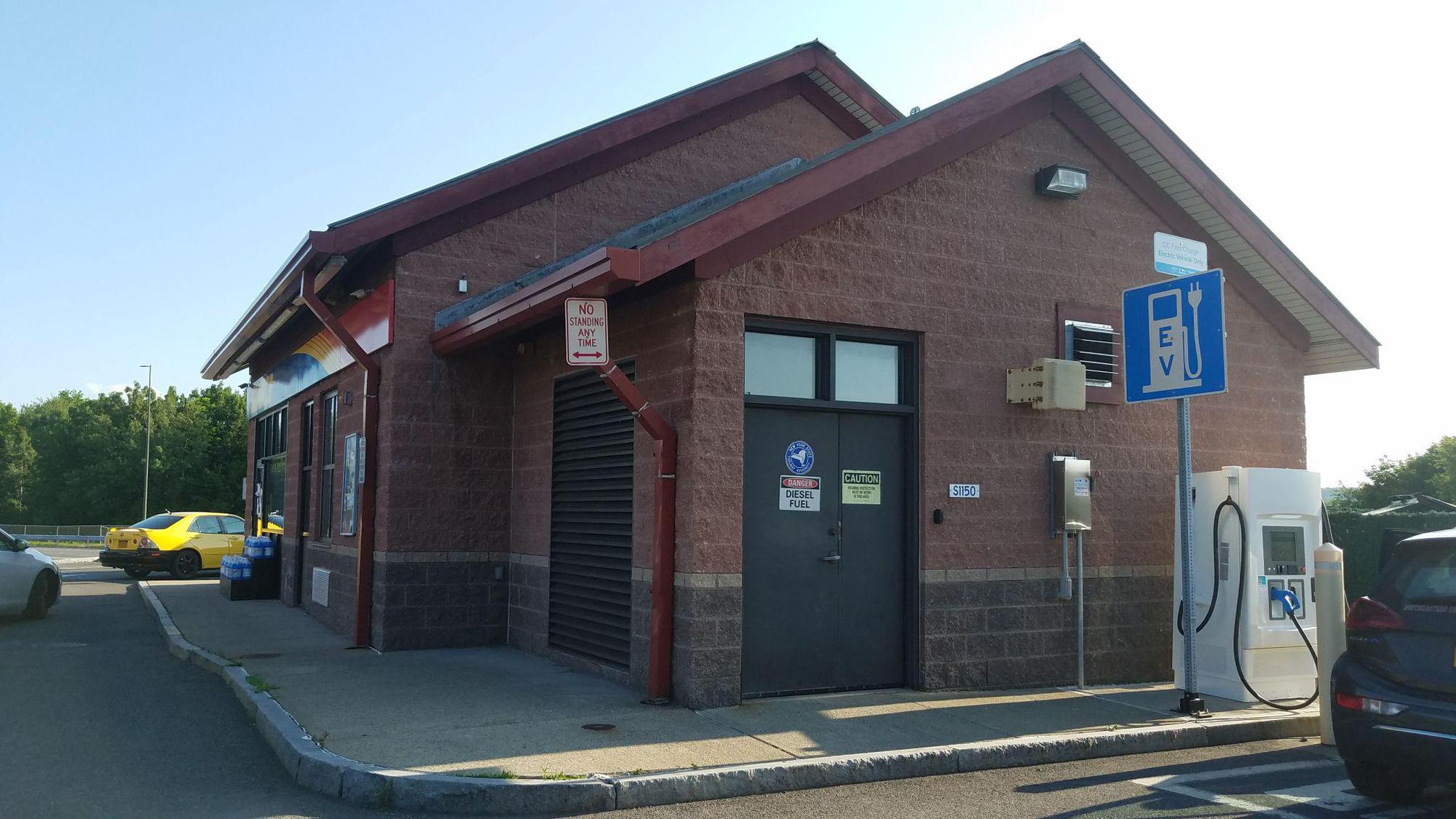 Modena Travel Plaza Southbound I87 MP 66 Wallkill, NY EV Station