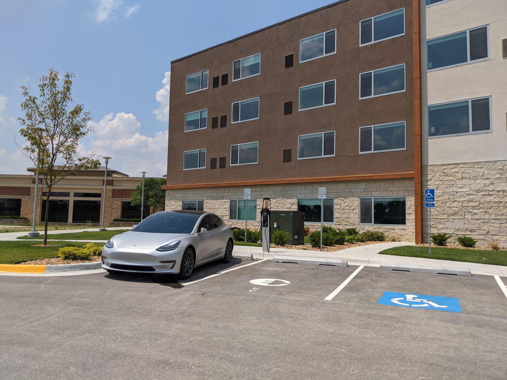 Element Overland Park Hotel Leawood, KS EV Station