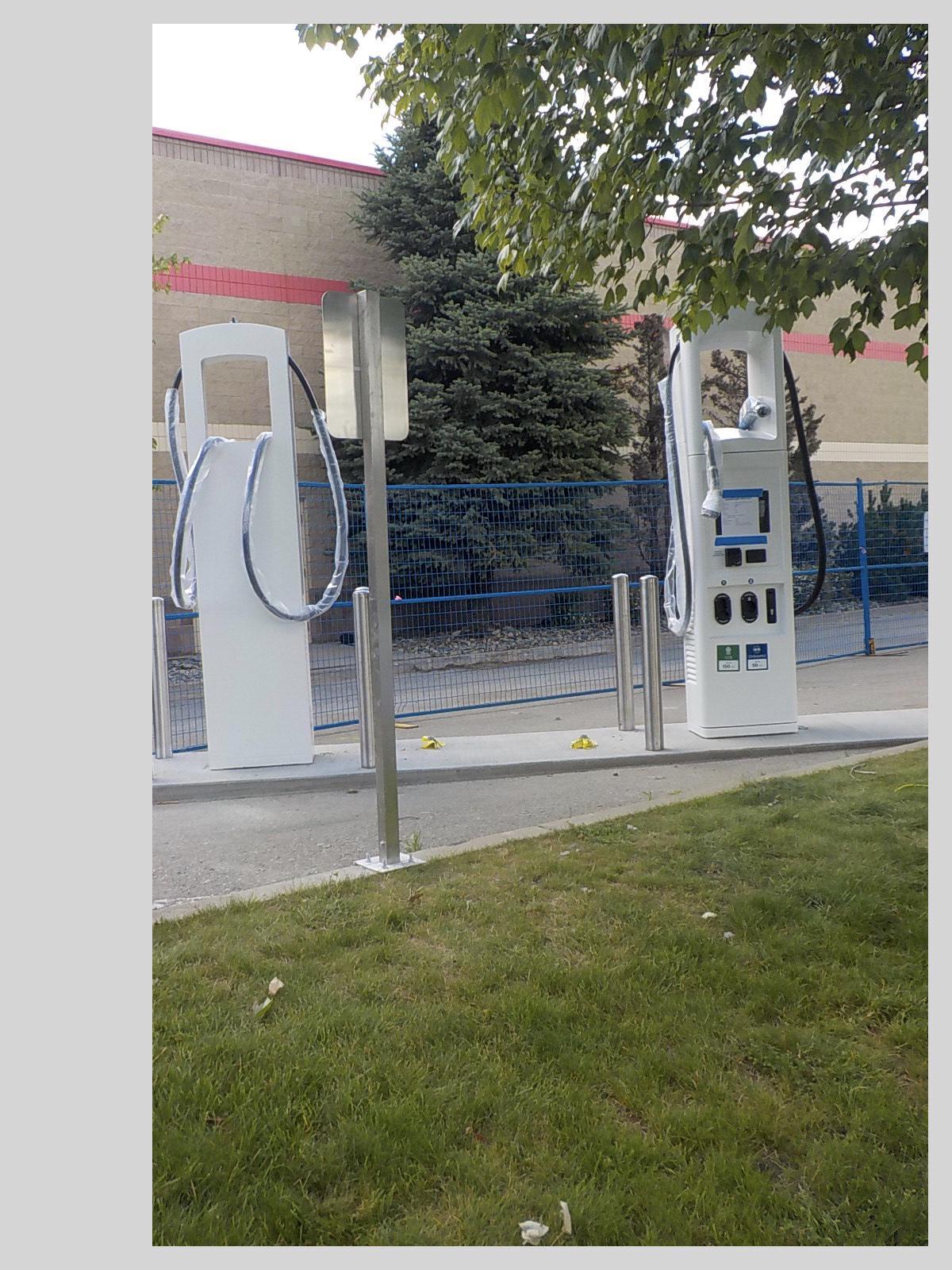 The Mall at Piccadilly Canadian Tire Salmon Arm Salmon Arm, BC EV