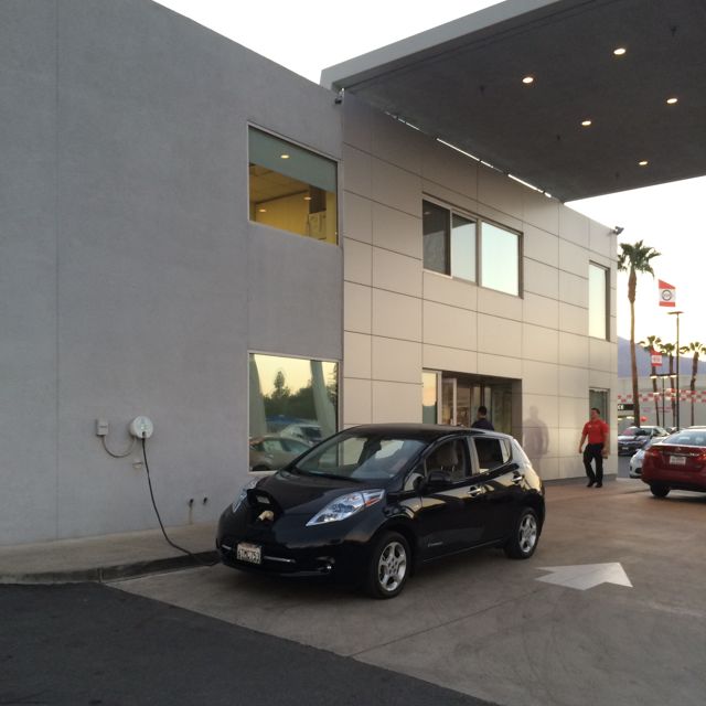 Palm Springs Nissan Cathedral City, CA EV Station
