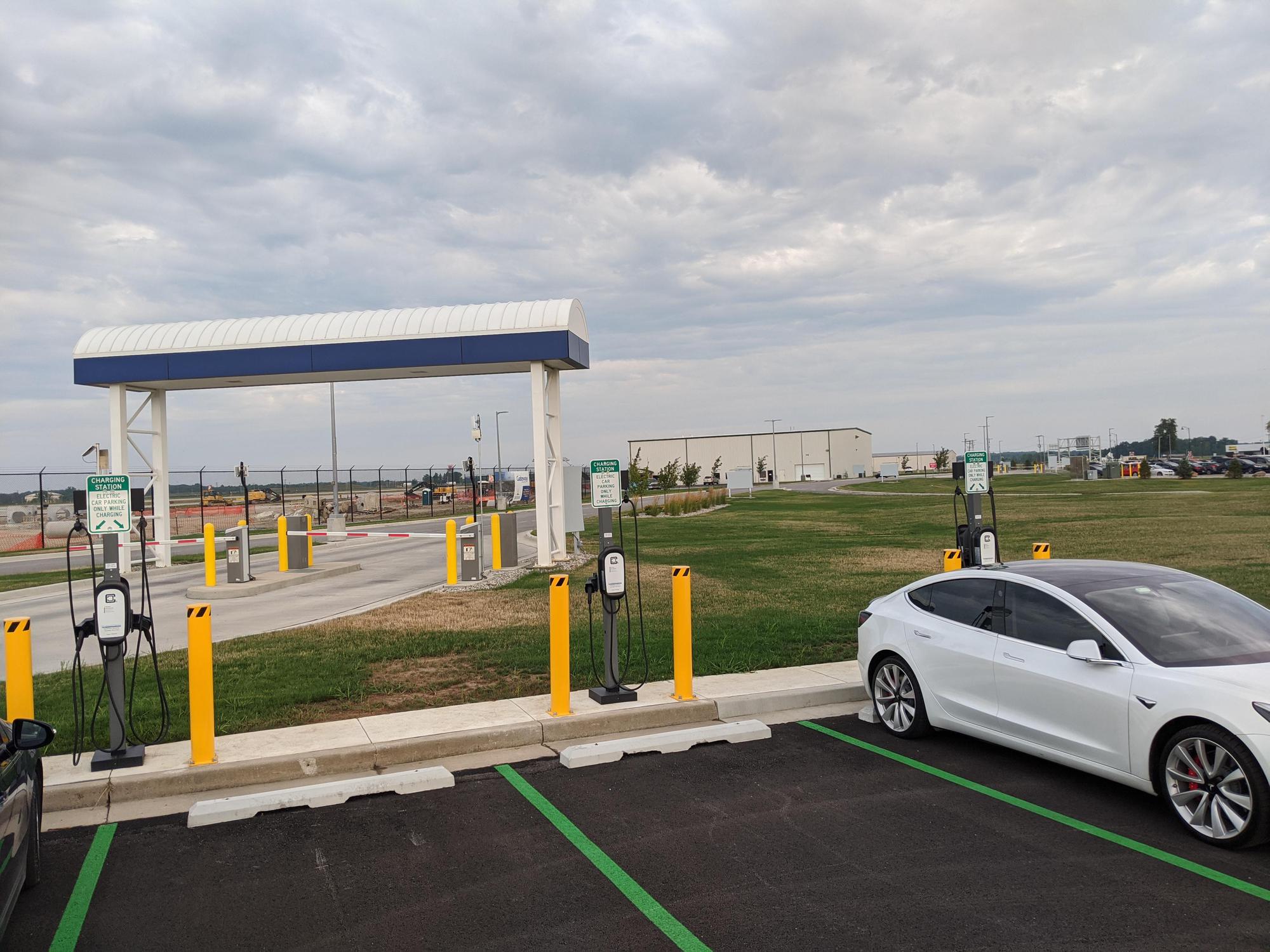 Short Term Parking at Fort Wayne International Airport Fort Wayne, IN EV Station