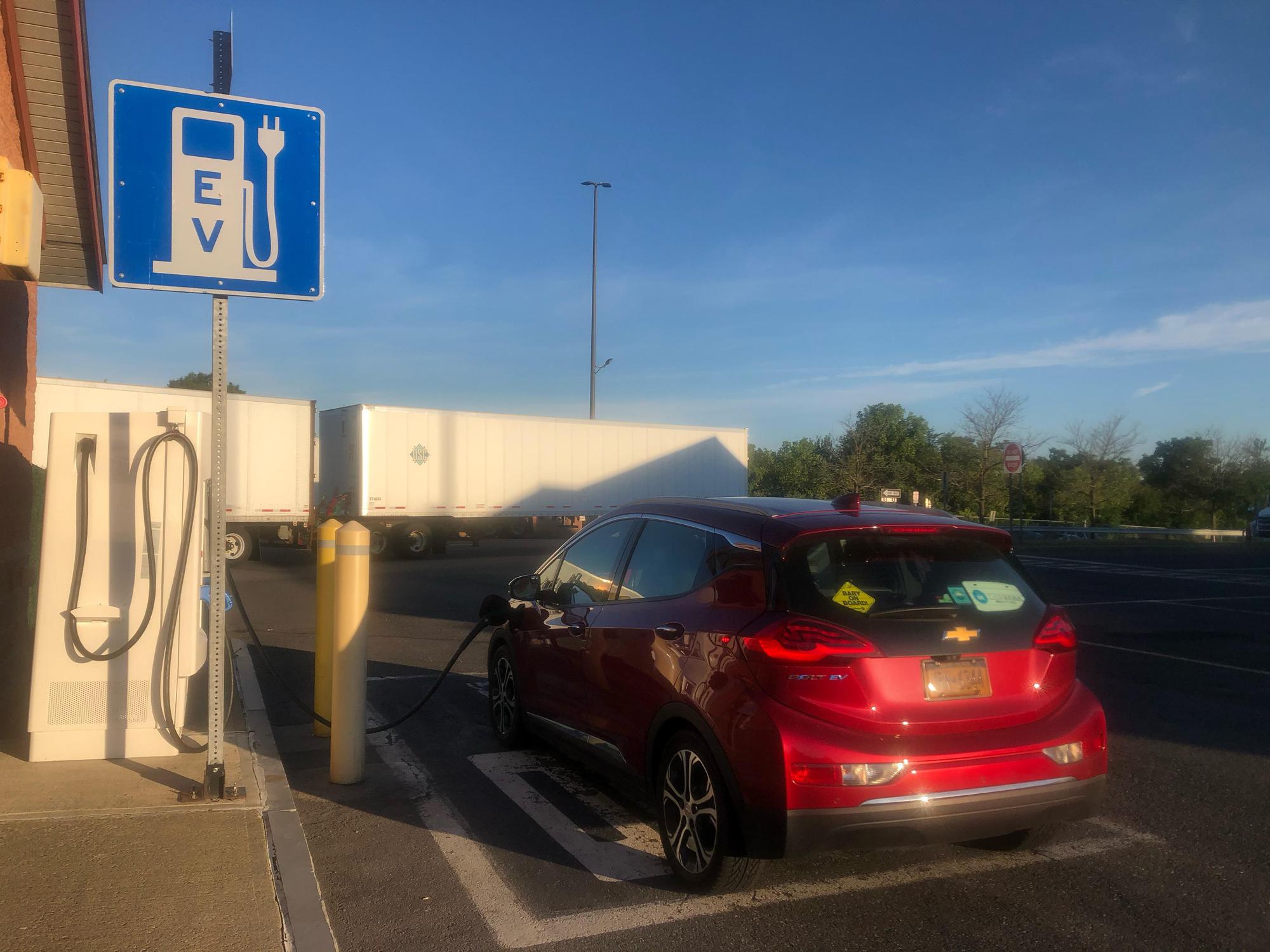 Modena Travel Plaza Southbound I87 MP 66 Wallkill, NY EV Station