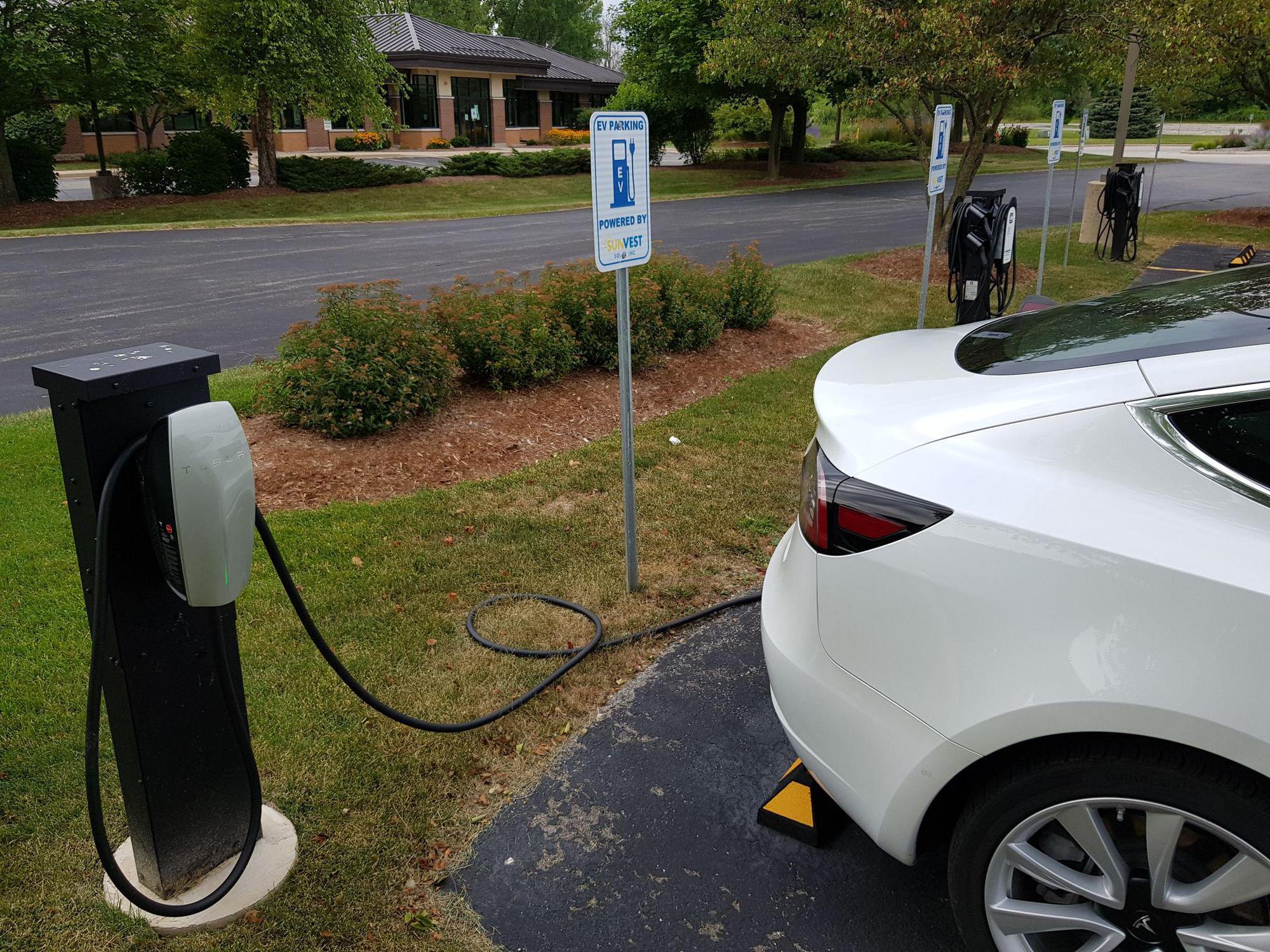 Lake Mills Market Lake Mills, WI EV Station