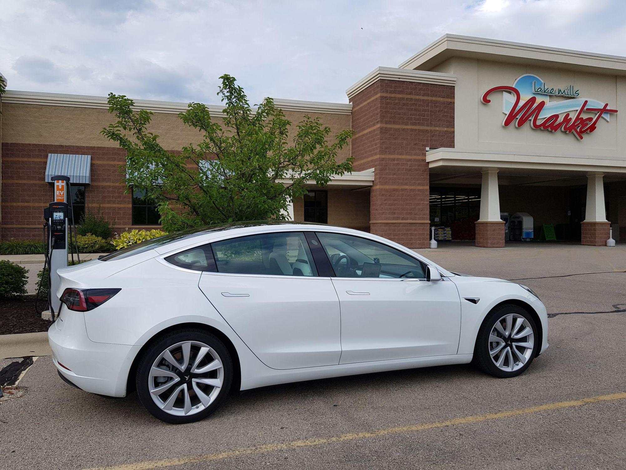 Lake Mills Market Lake Mills, WI EV Station