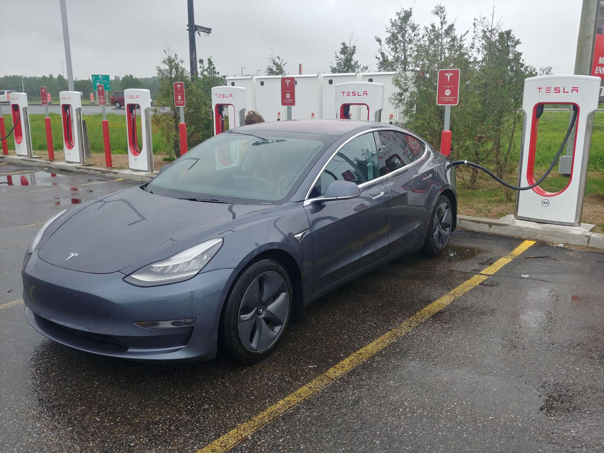 Halte 174 Yamachiche, QC EV Station