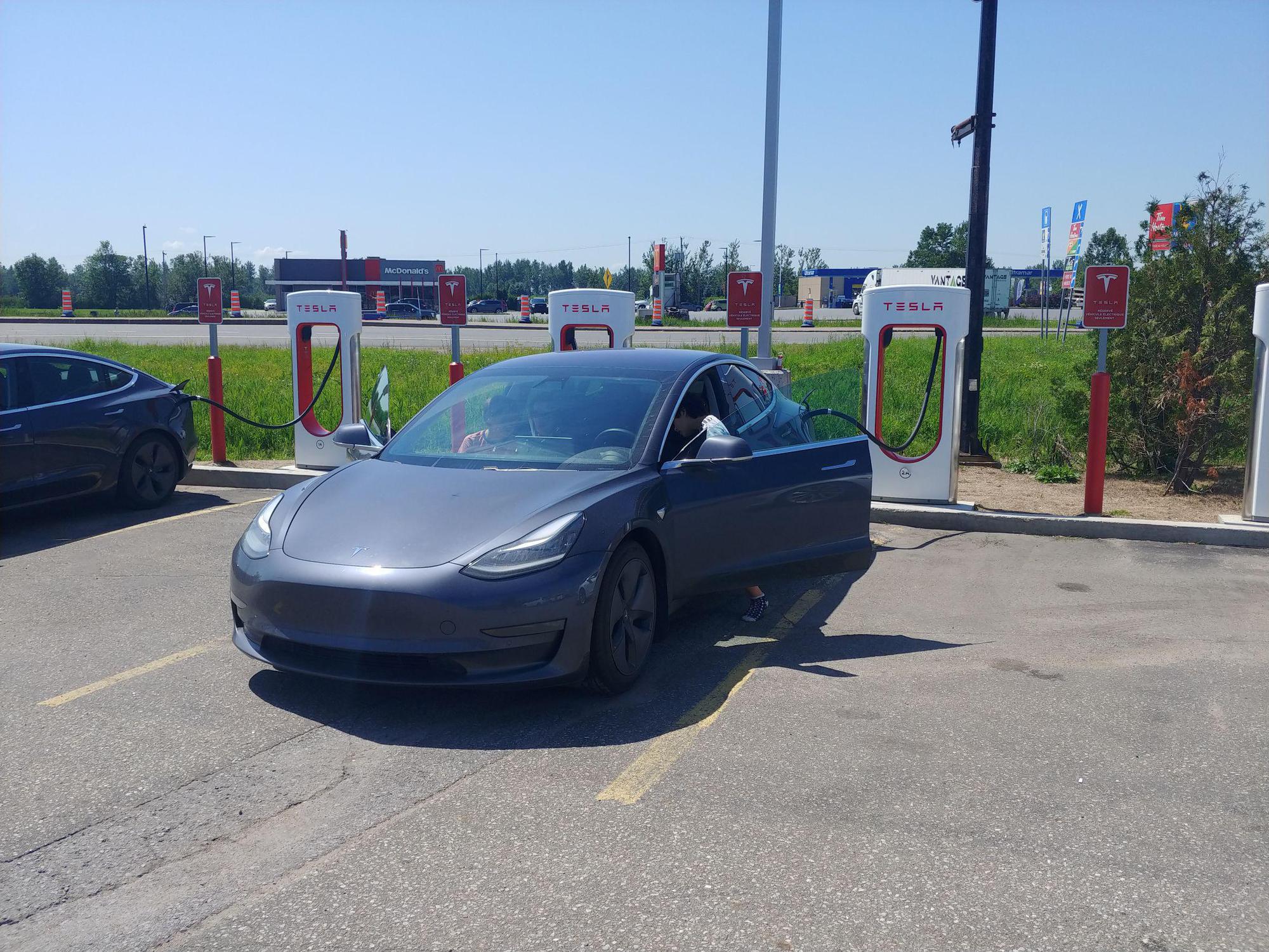 Halte 174 Yamachiche, QC EV Station