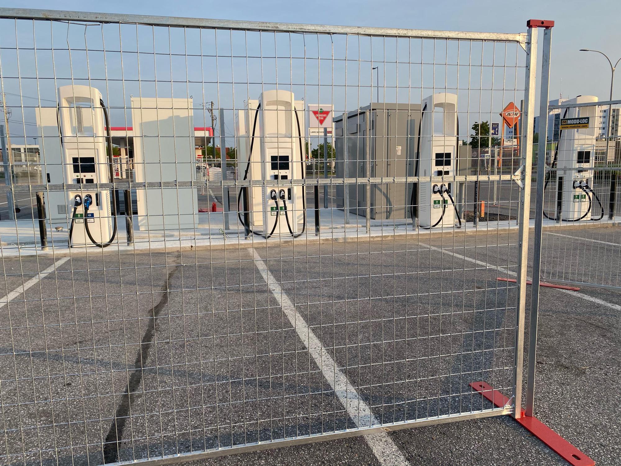 Canadian Tire TroisRivières TroisRivières, QC EV Station