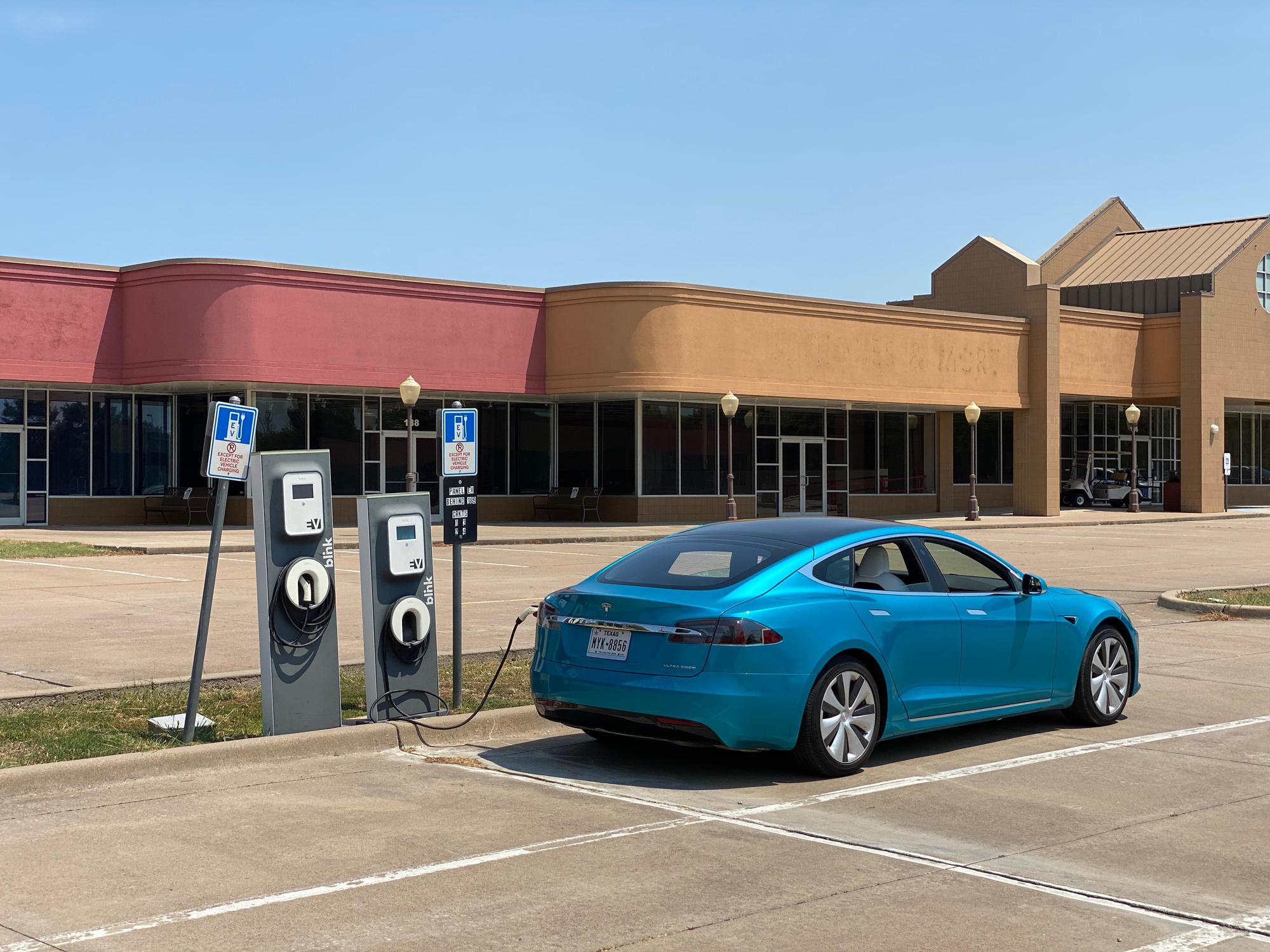 Outlets at Hillsboro PlugShare