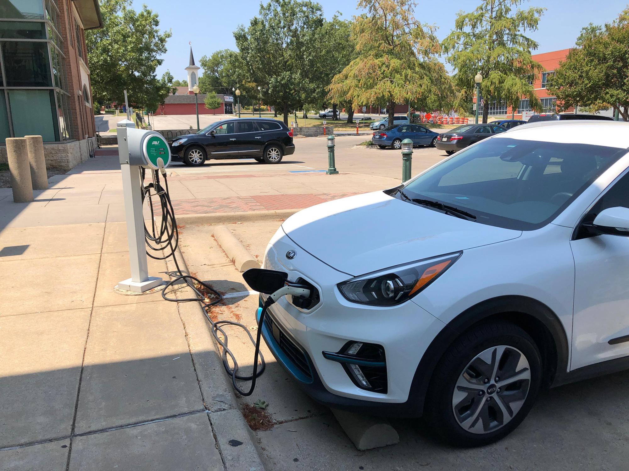 Roy & Helen Hall Memorial Library McKinney, TX EV Station