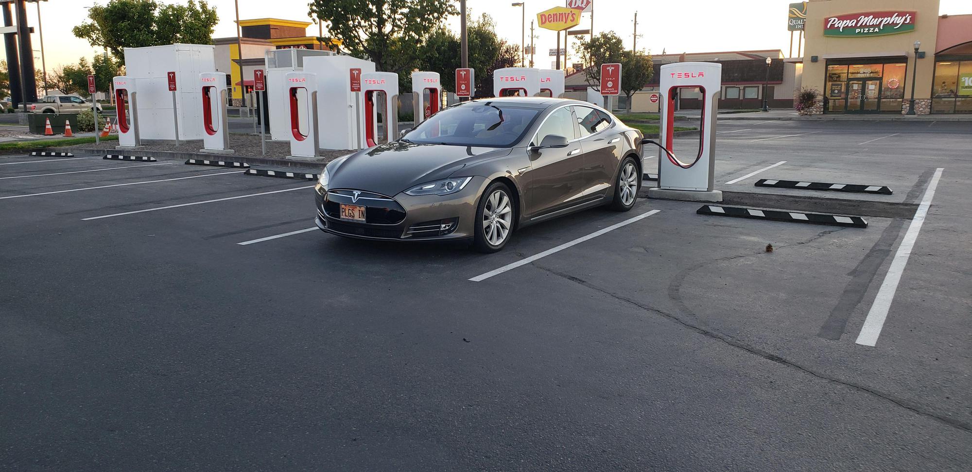Ontario Marketplace Ontario, OR EV Station