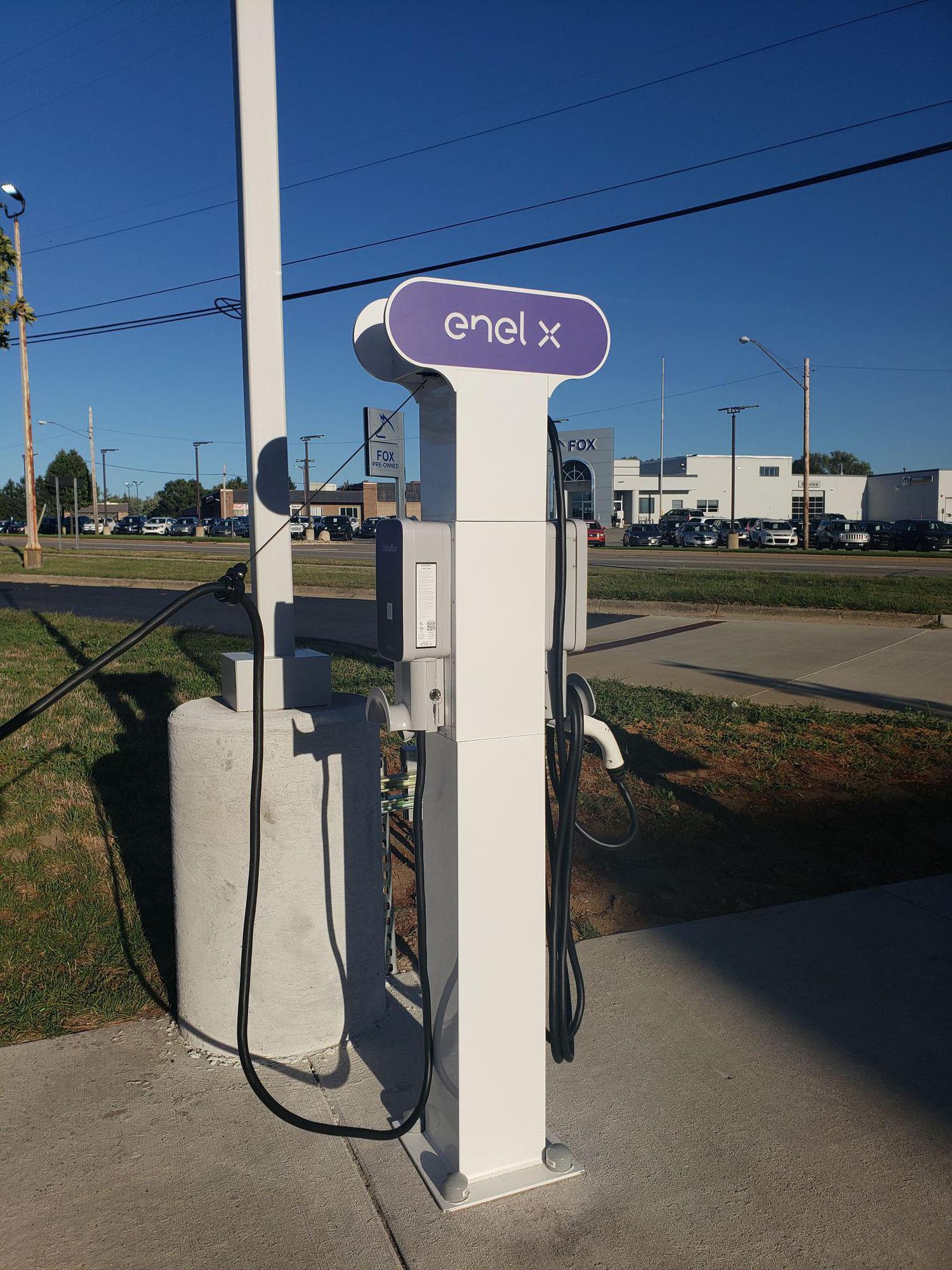 Tommy's Express Car Wash Grand Rapids, MI EV Station