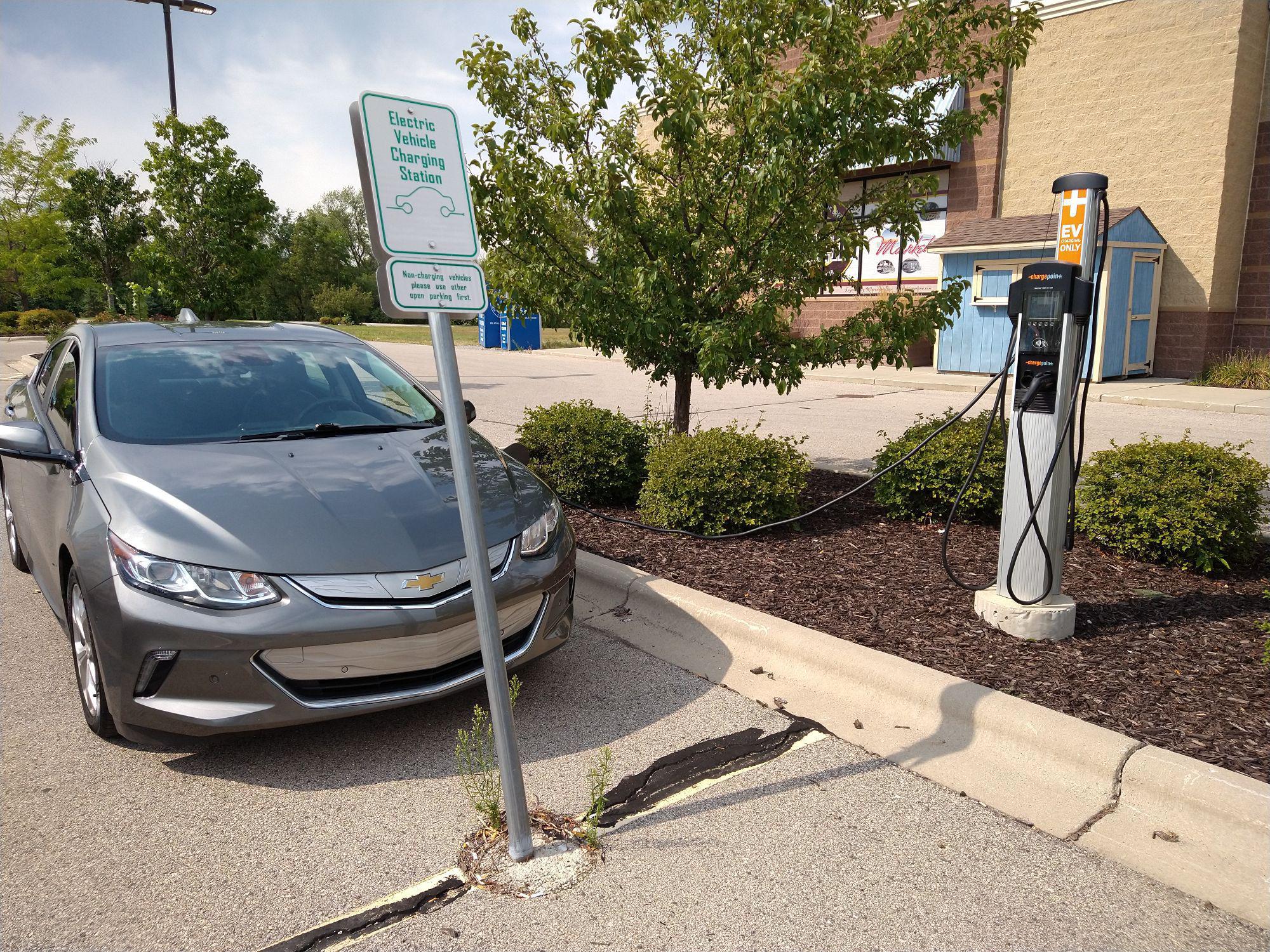 Lake Mills Market Lake Mills, WI EV Station