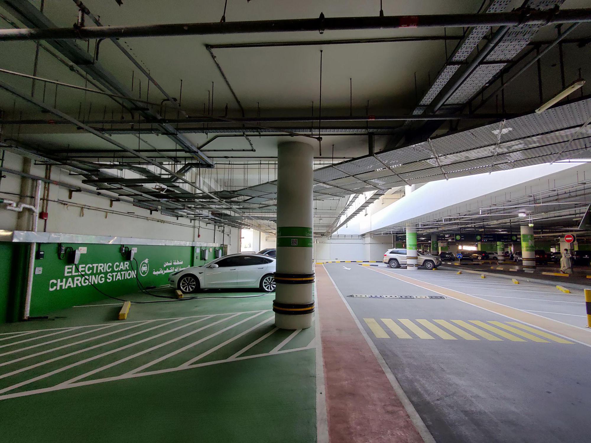 Yas Mall Hypermarket Parking أبو ظبي, أبو ظبي EV Station