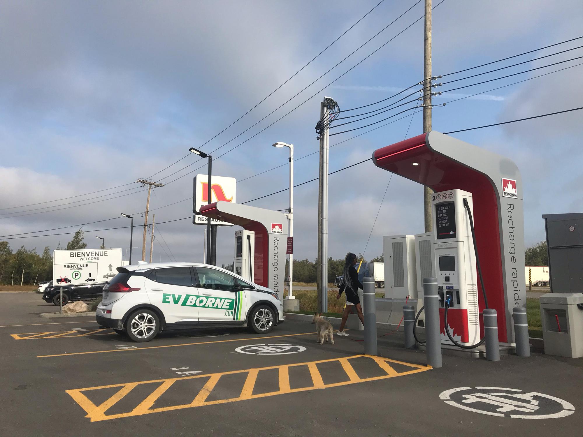 PetroCanada SaintJeanPortJoli SaintJeanPortJoli, QC EV Station
