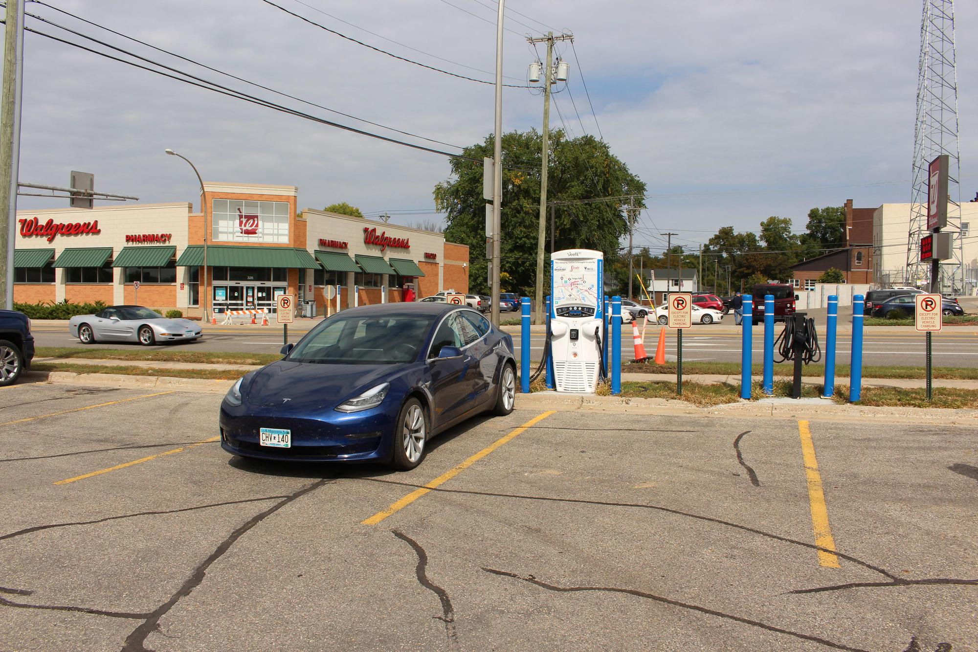 Service Food Market Fergus Falls, MN EV Station