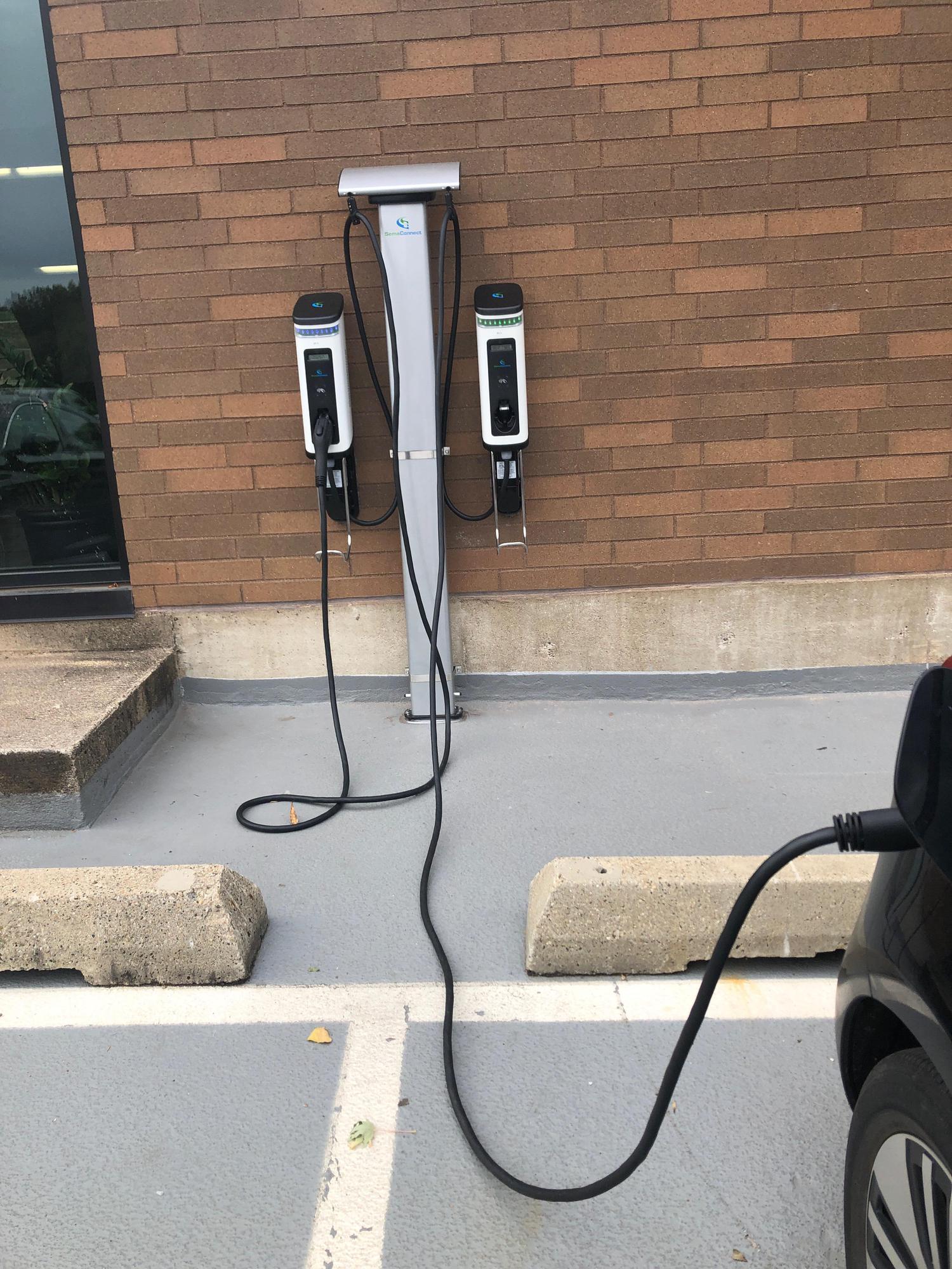 The Durham Apartments Edina, MN EV Station