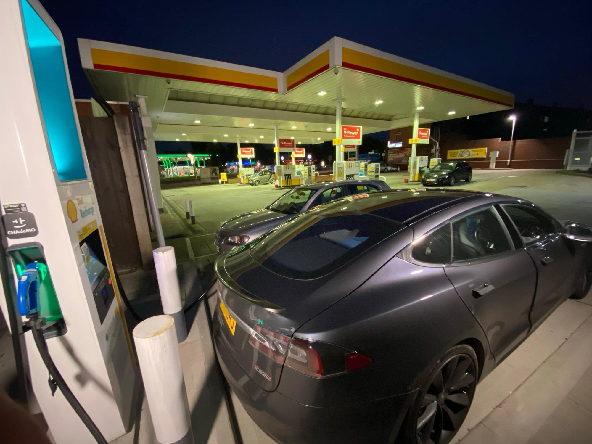 Bullsmoor Lane Parking BP Pulse Waltham Cross, England EV Station