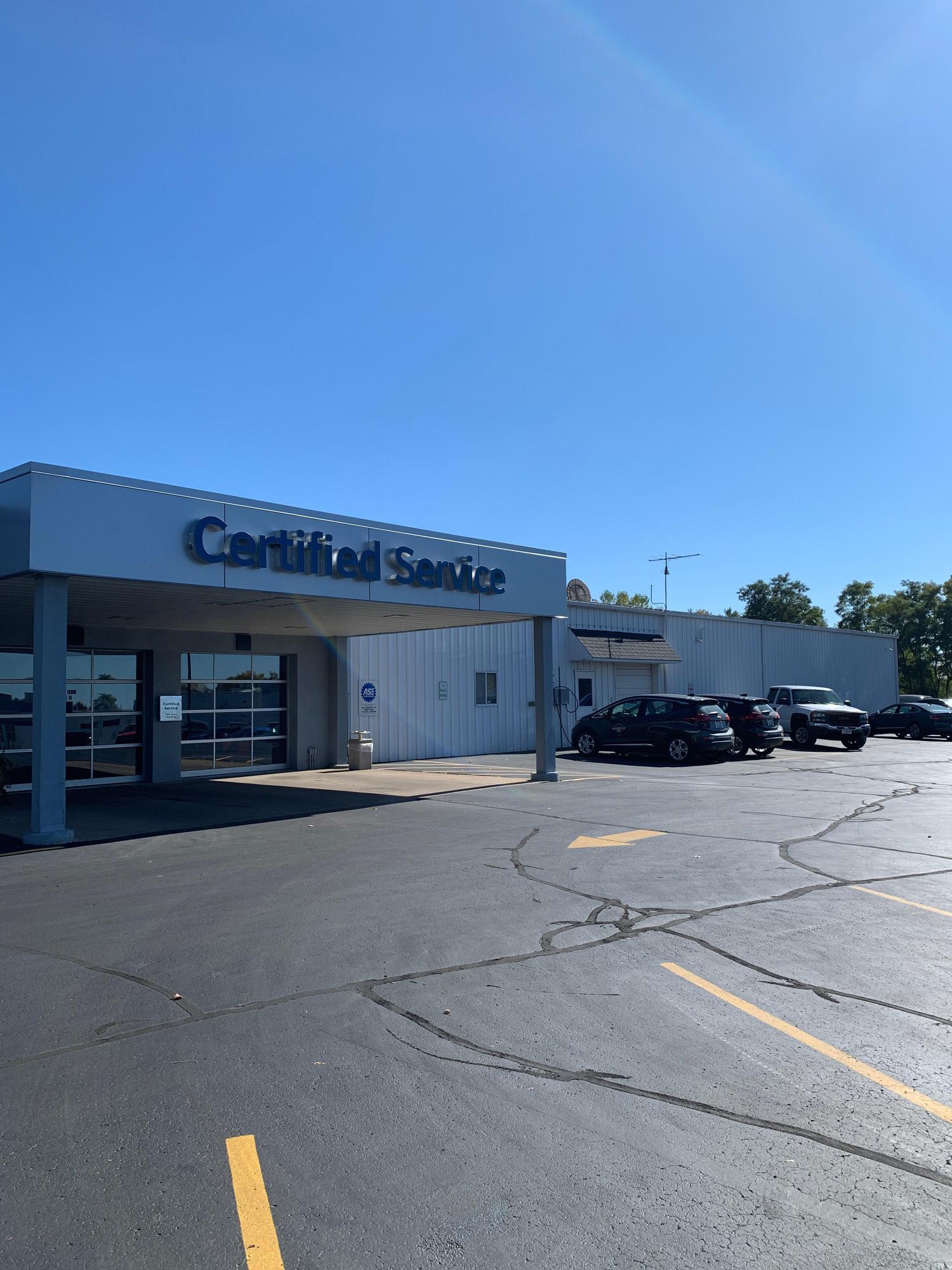 Neuville Motors Waupaca, WI EV Station