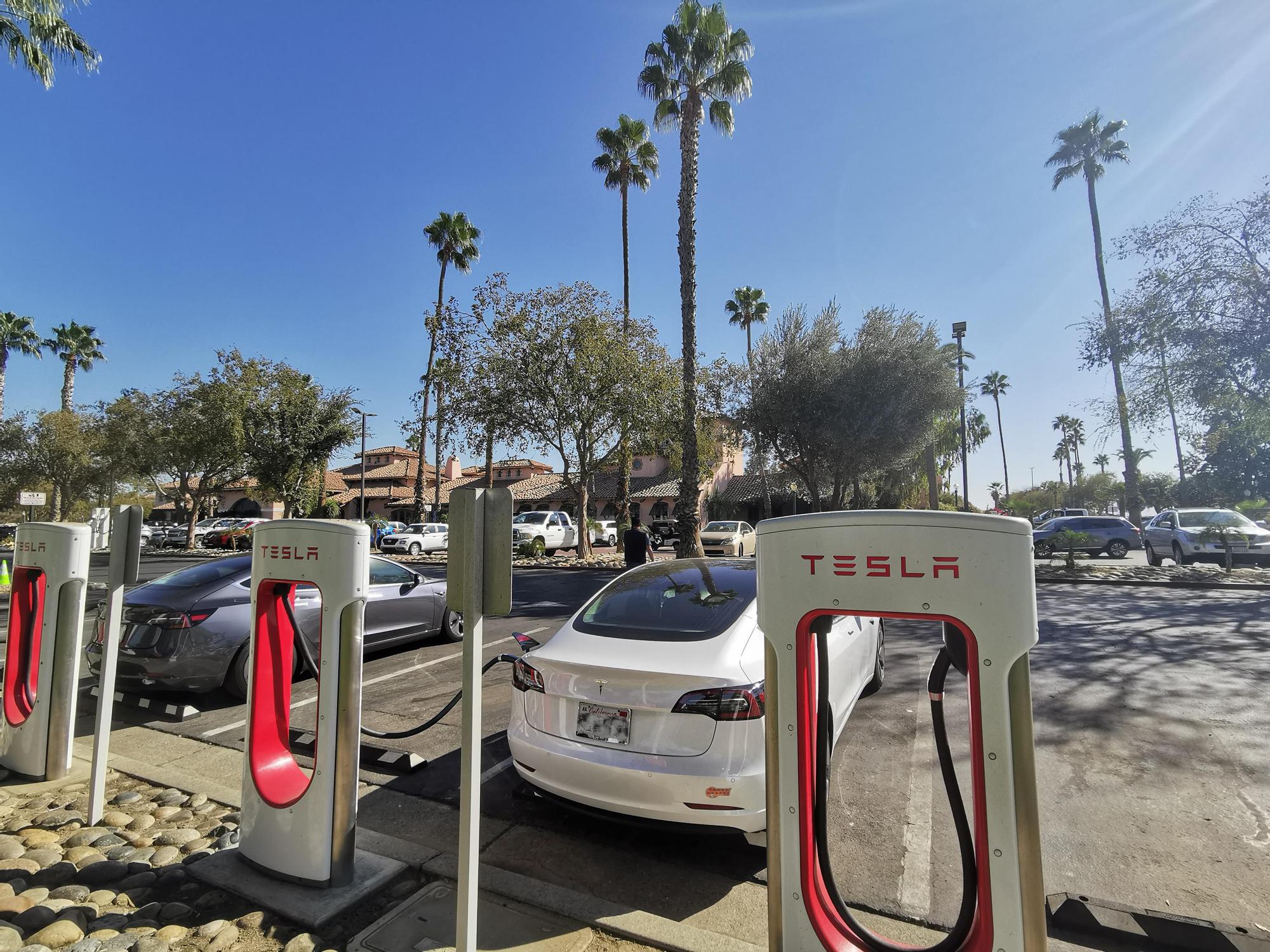 Harris Ranch Inn & Restaurant (2) | Coalinga, CA | EV Station