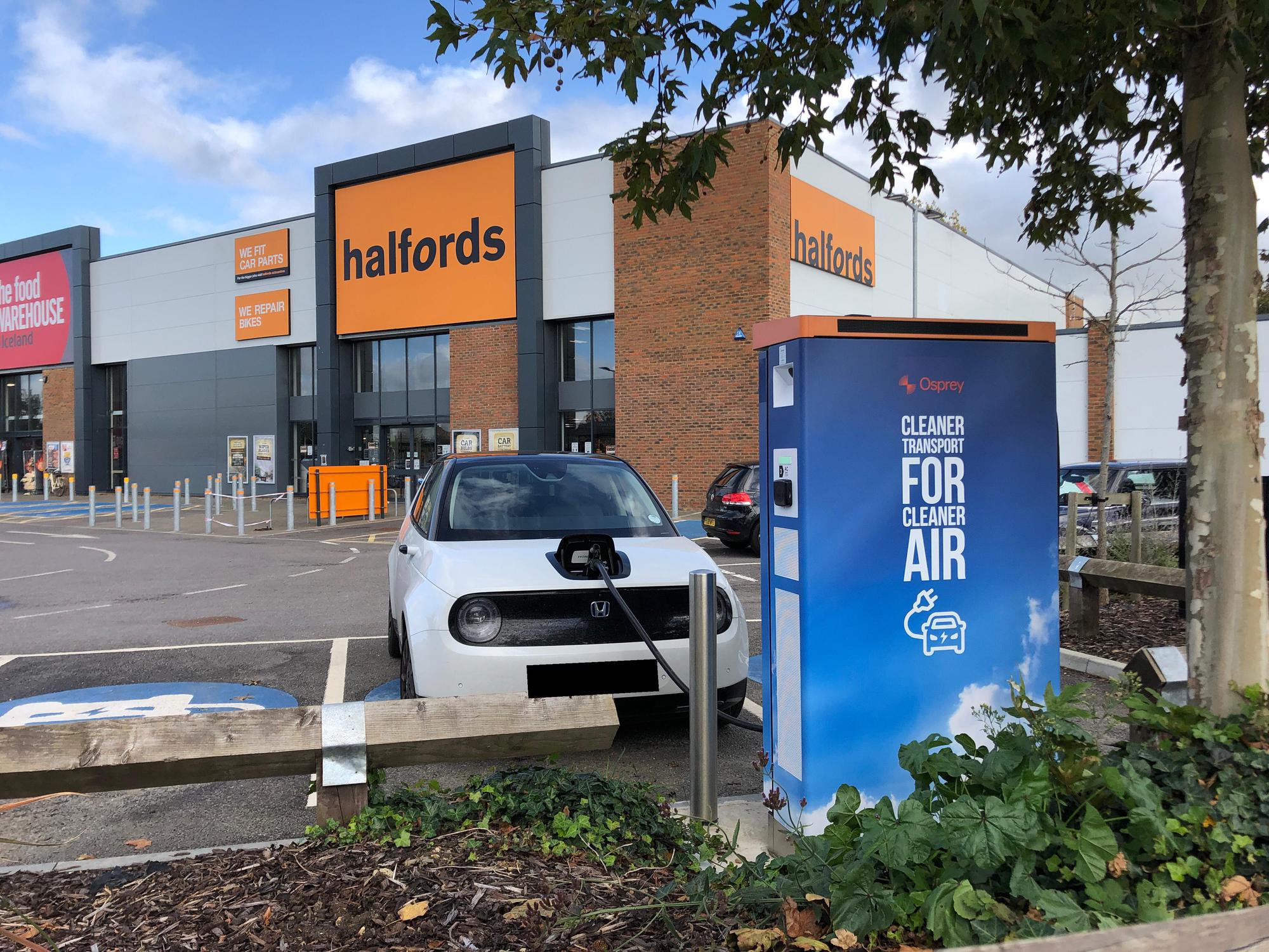 Halfords Chichester Barnfield Drive, Chichester, PO19 6UX, United