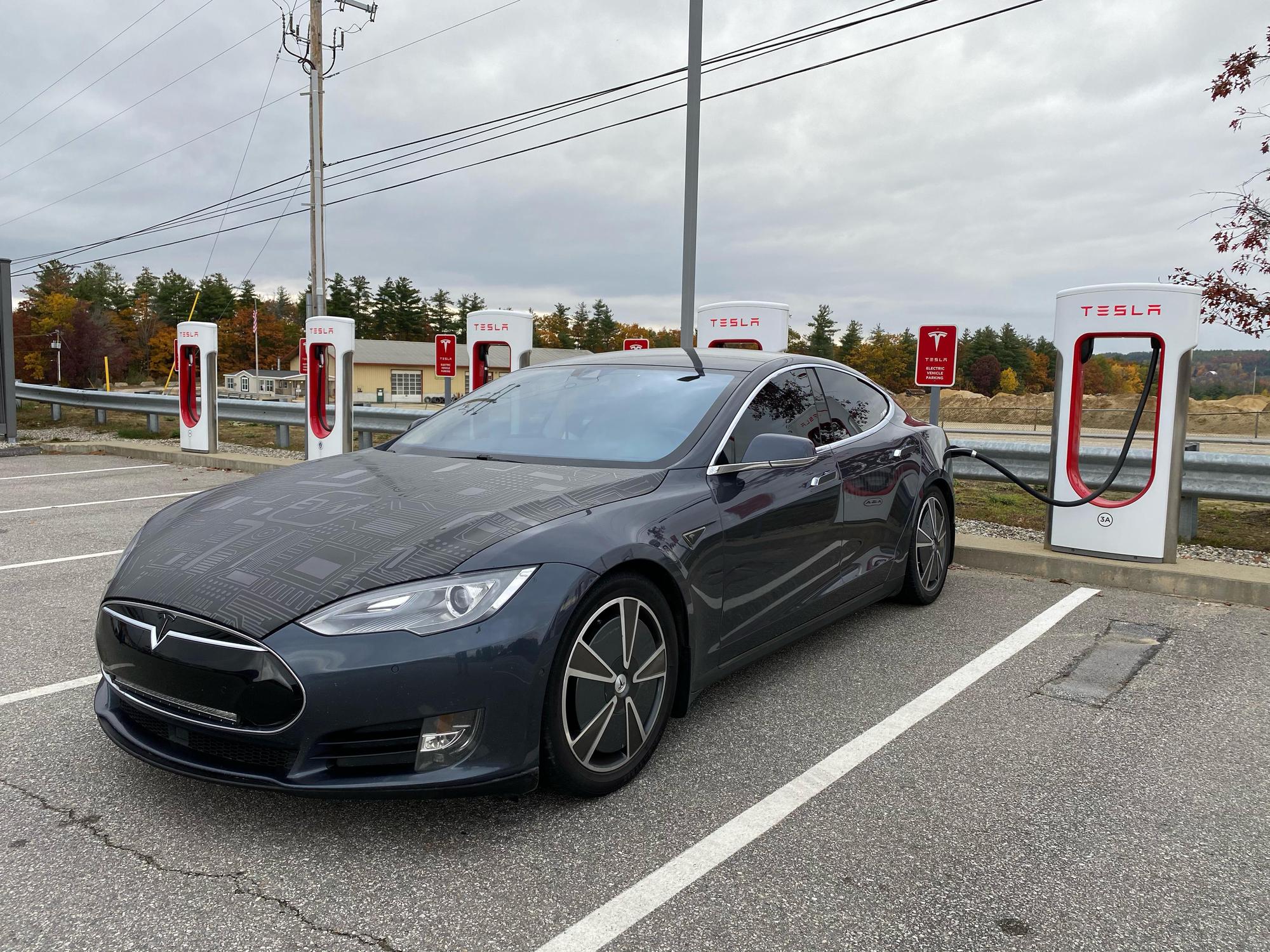 Hooksett Travel Plaza = Northbound Hooksett, NH EV Station