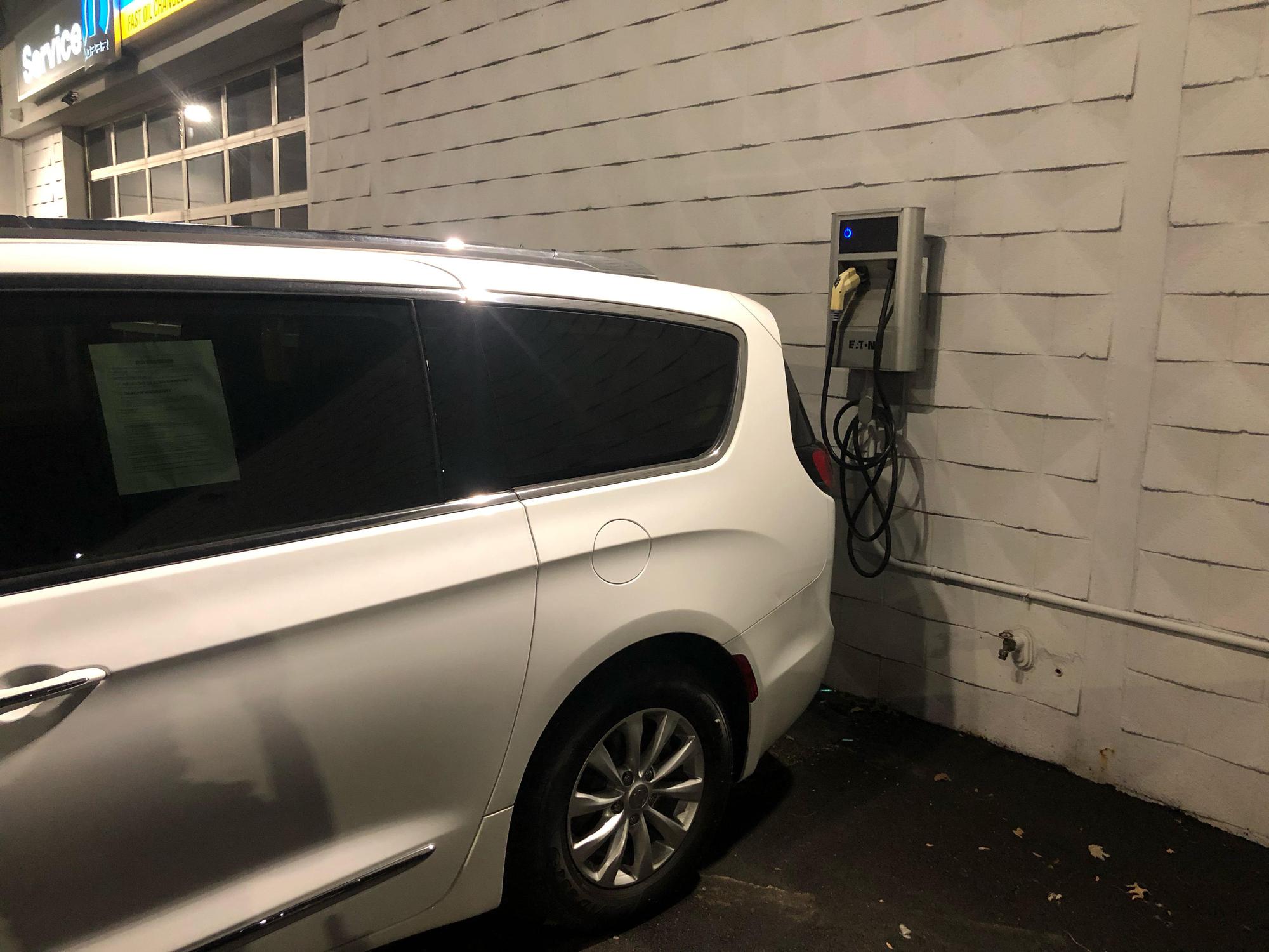 Livonia Chrysler Jeep Livonia, MI EV Station