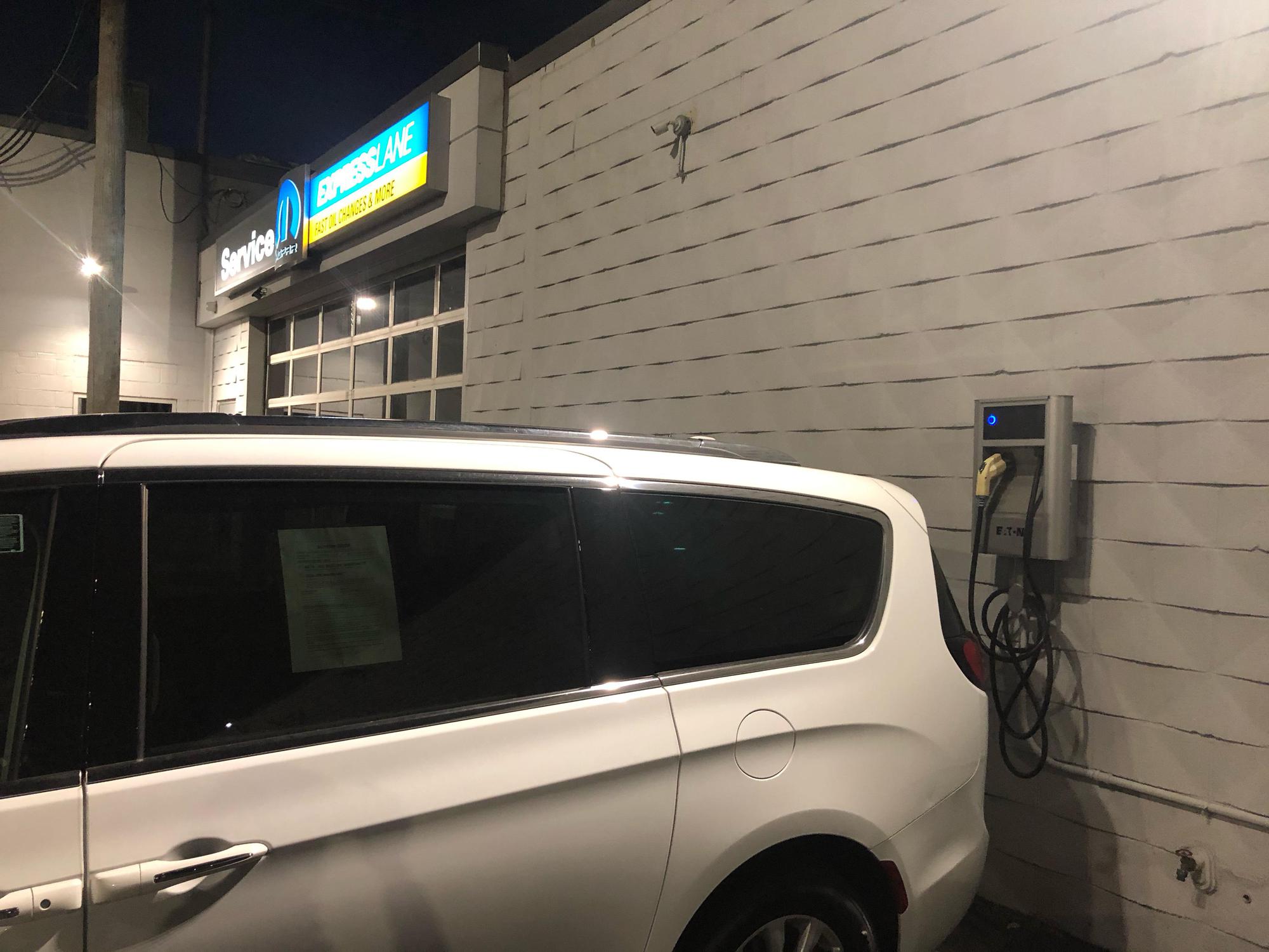 Livonia Chrysler Jeep Livonia, MI EV Station
