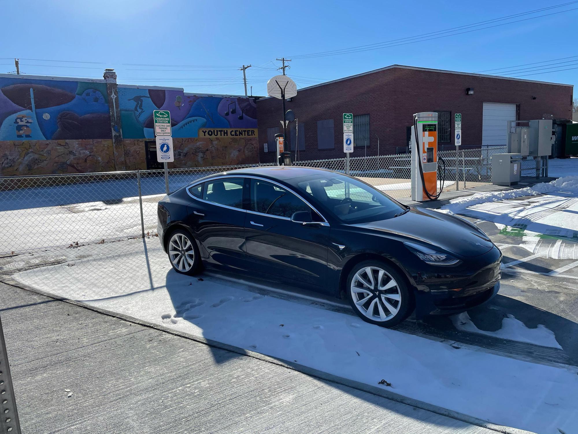 Hamilton County Food Pantry Aurora, NE EV Station