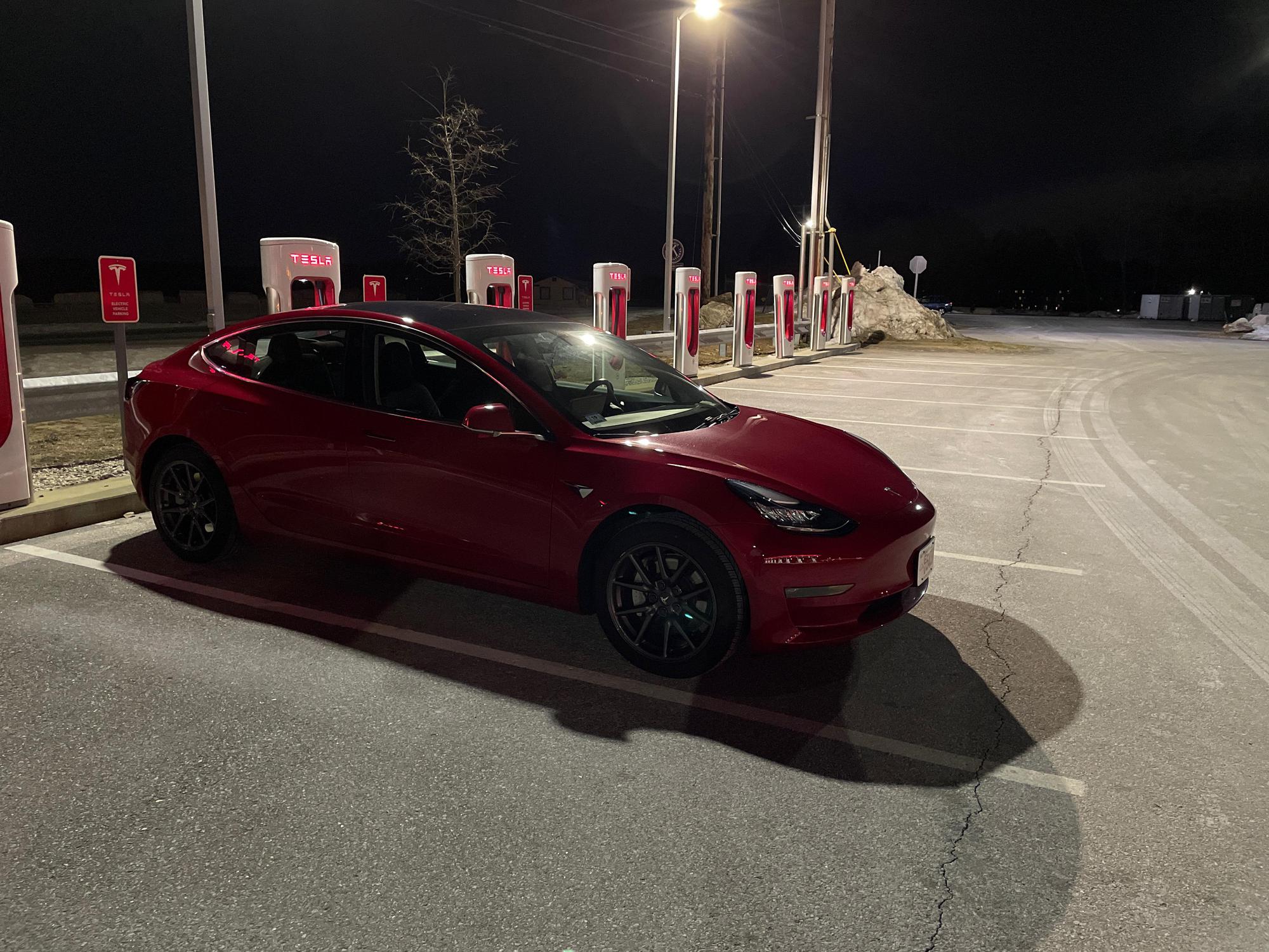 Hooksett Travel Plaza = Northbound Hooksett, NH EV Station