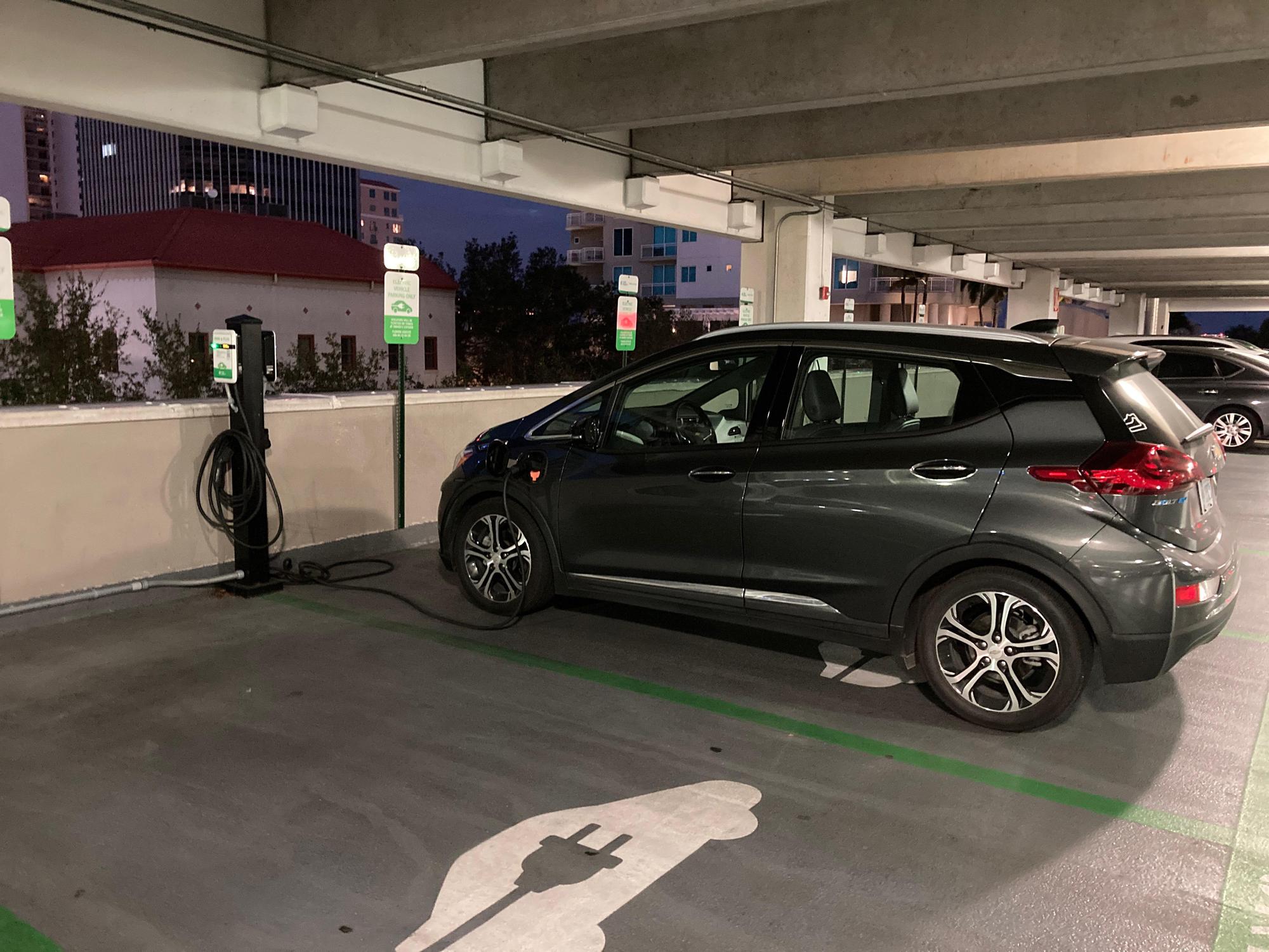 Sundial Parking Garage (1) St. Petersburg, FL EV Station