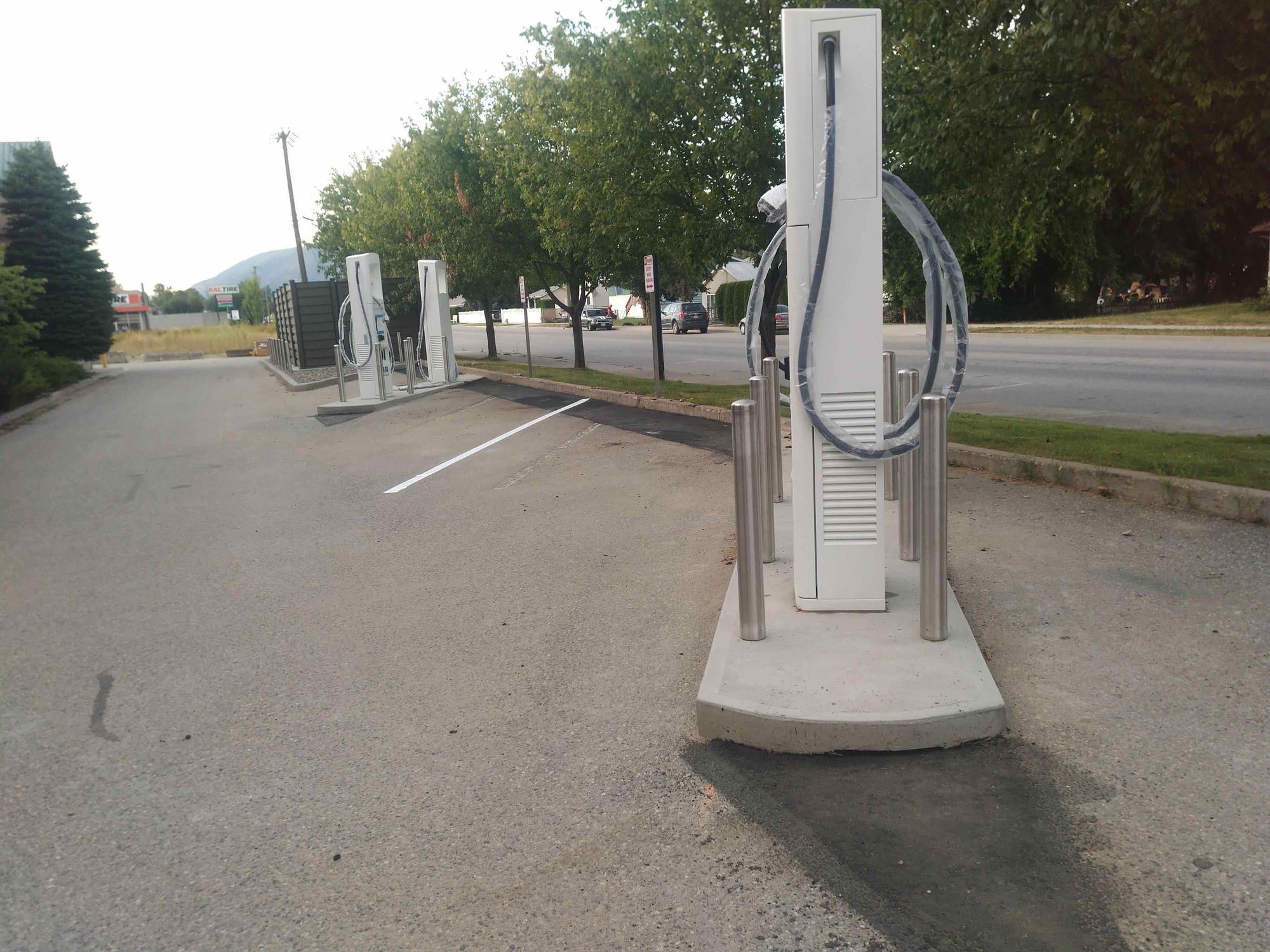 The Mall at Piccadilly Canadian Tire Salmon Arm Salmon Arm, BC EV