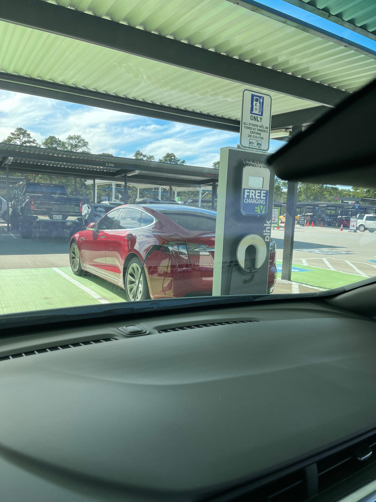 Bush Airport (IAH) Ecopark 2 Houston, TX EV Station