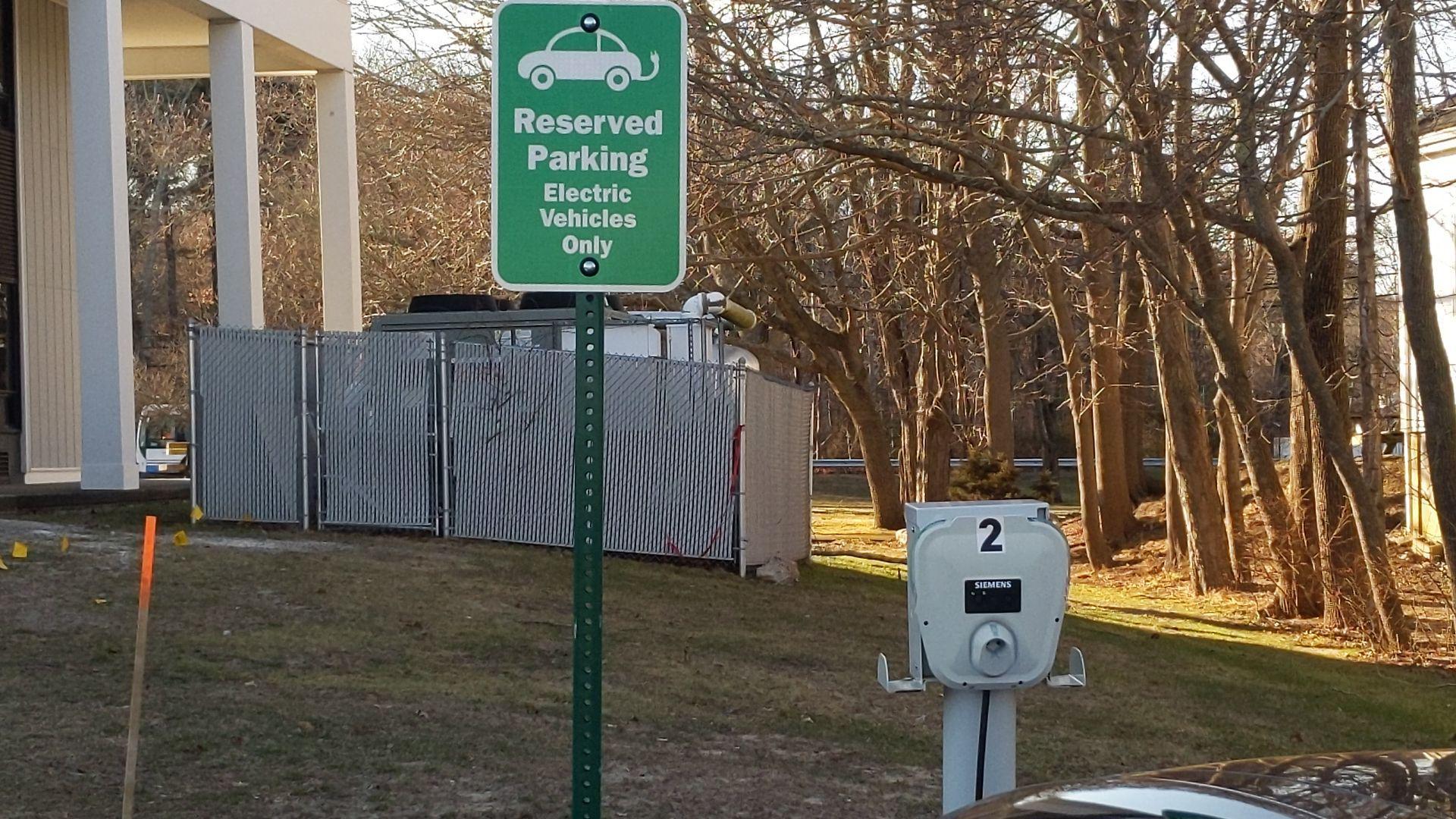 Marshfield Town Hall Marshfield, MA EV Station