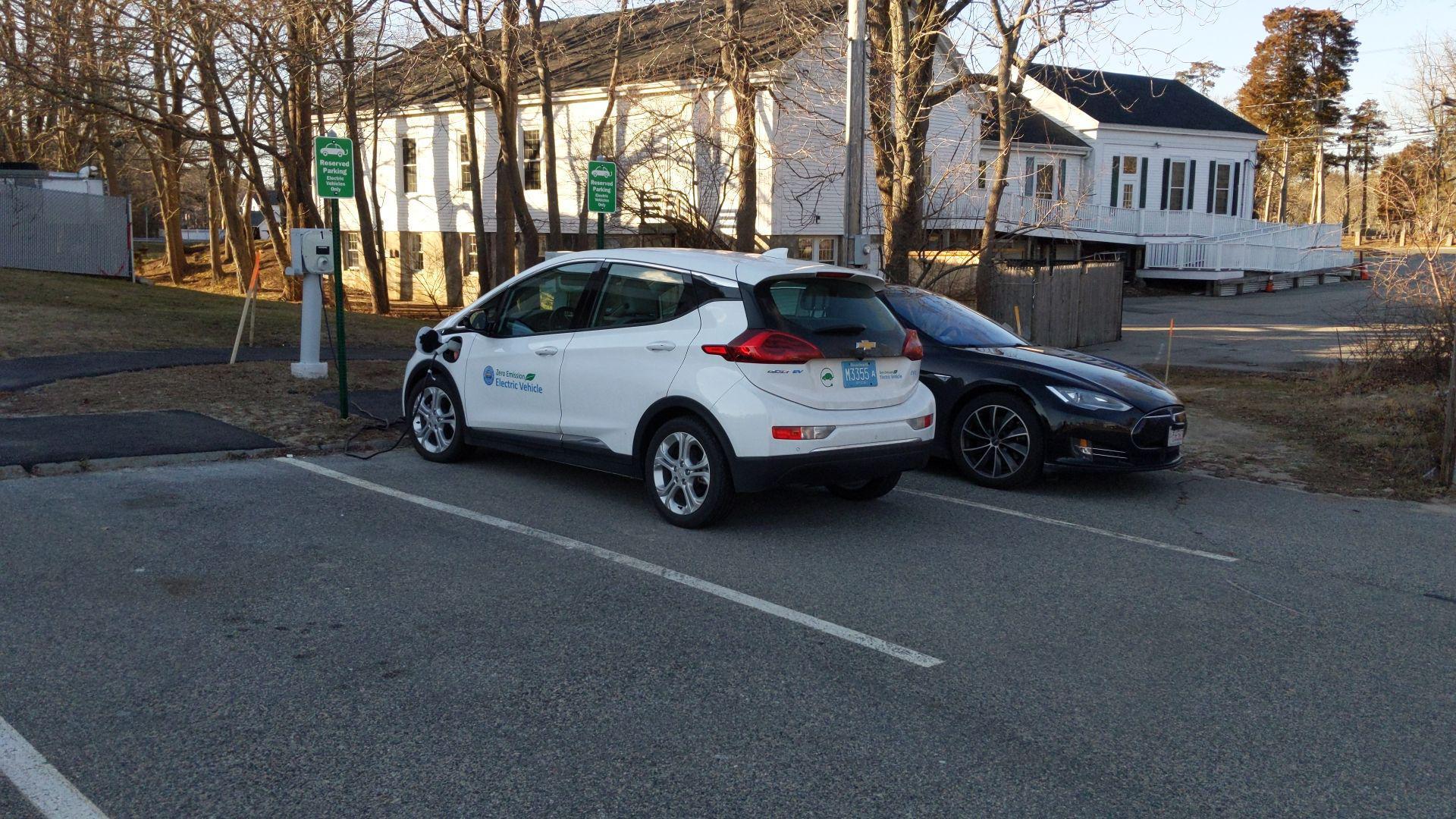Marshfield Town Hall Marshfield, MA EV Station