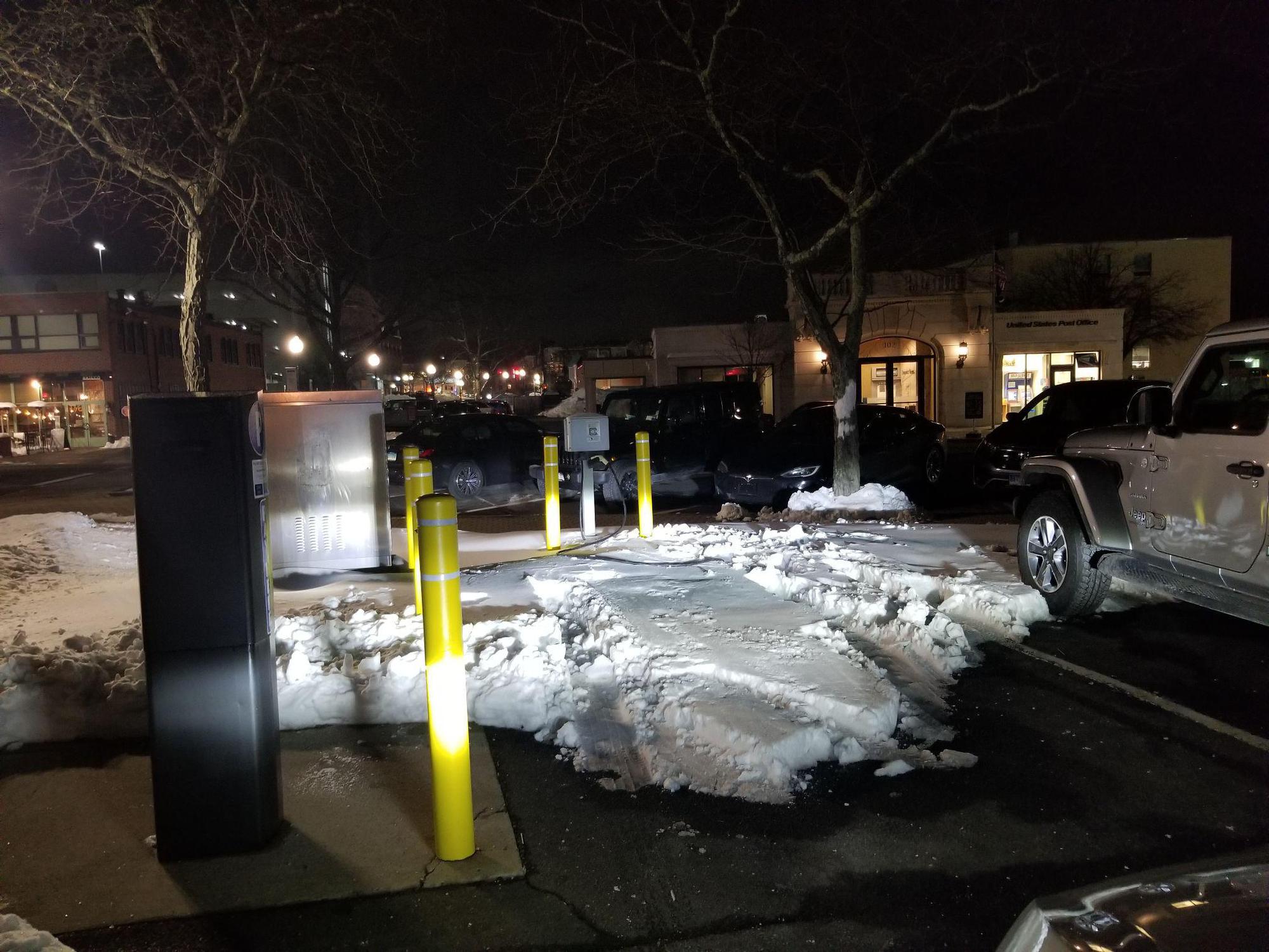 Arapahoe Parking Lot West Hartford, CT EV Station