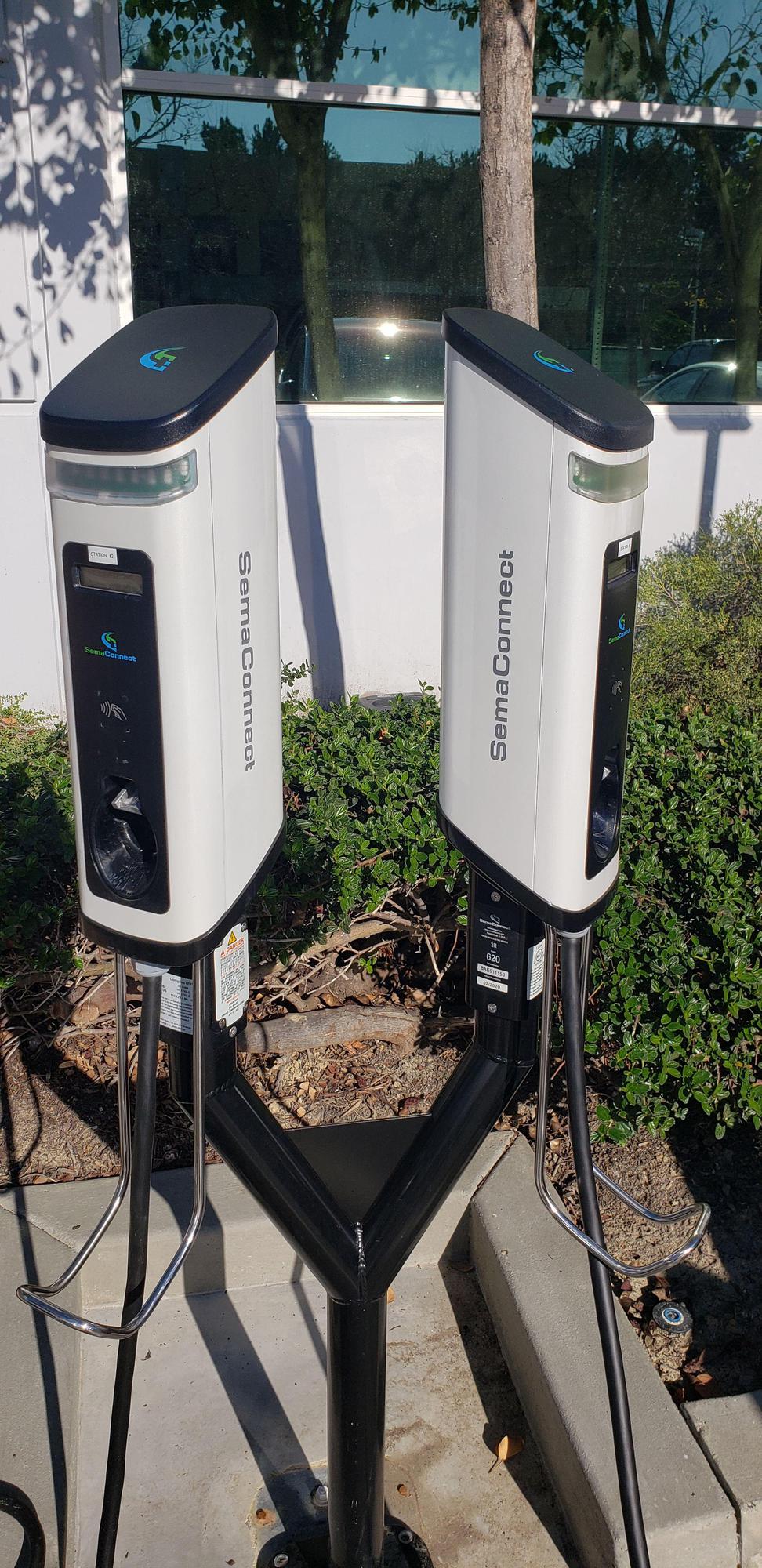 Aliso Viejo City Hall Front Aliso Viejo, CA EV Station