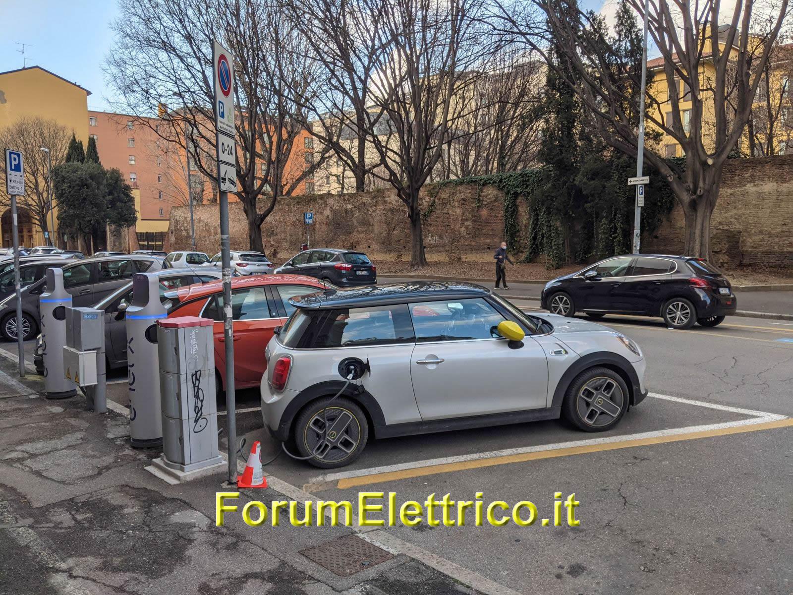Via Cesare Boldrini Parcheggio / Ricarica Bologna, EmiliaRomagna