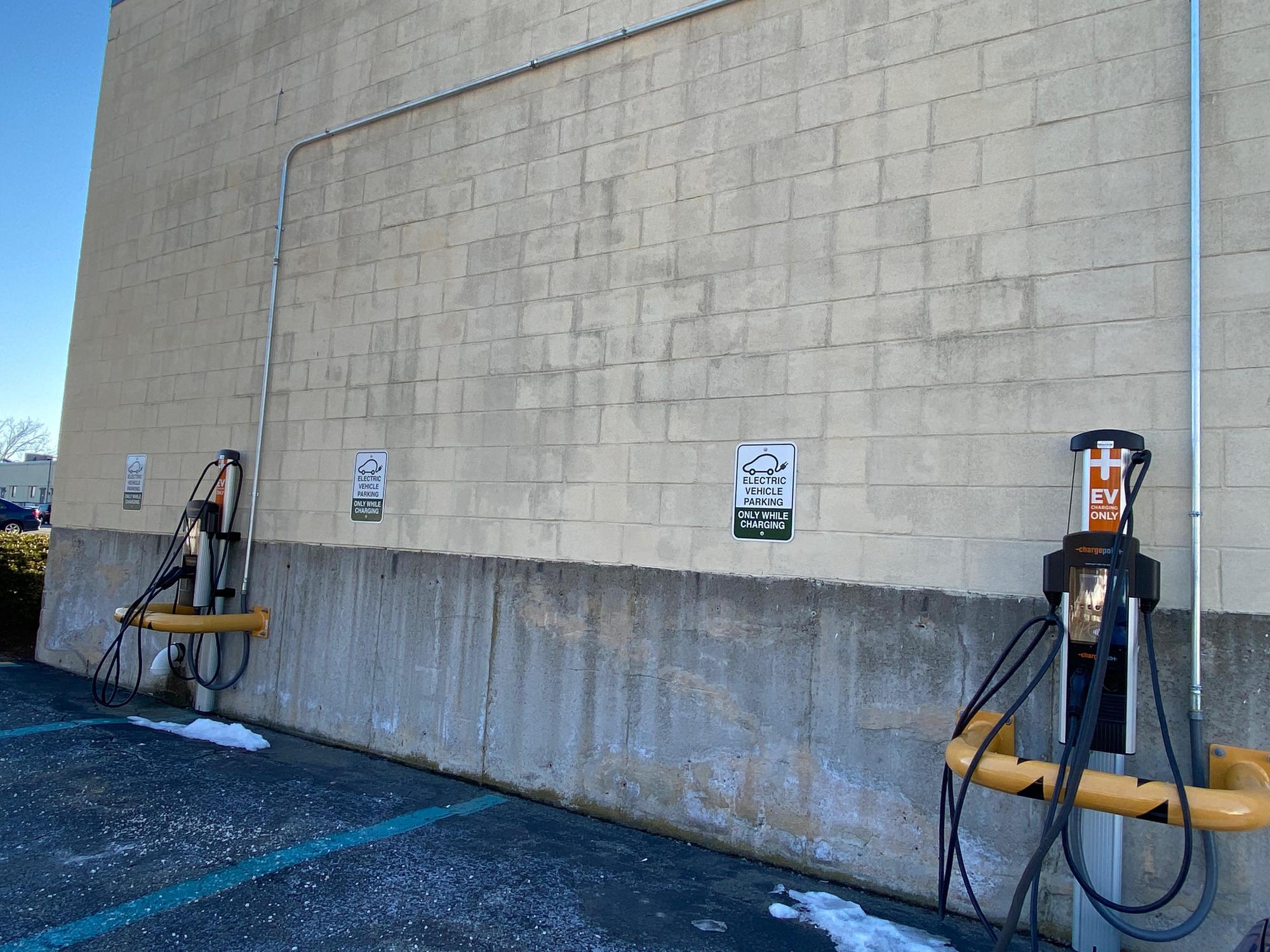 21 Alpha Rd Building Chelmsford, MA EV Station