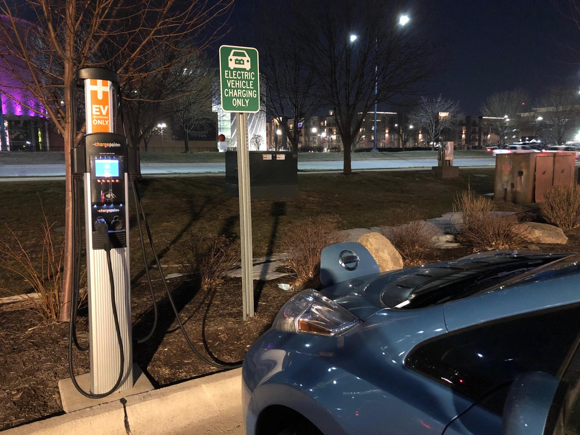MLK River Park Parking Lot A (1) Des Moines, IA EV Station