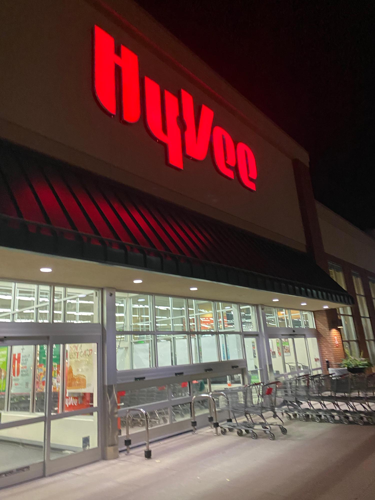 HyVee Waukee Waukee, IA EV Station