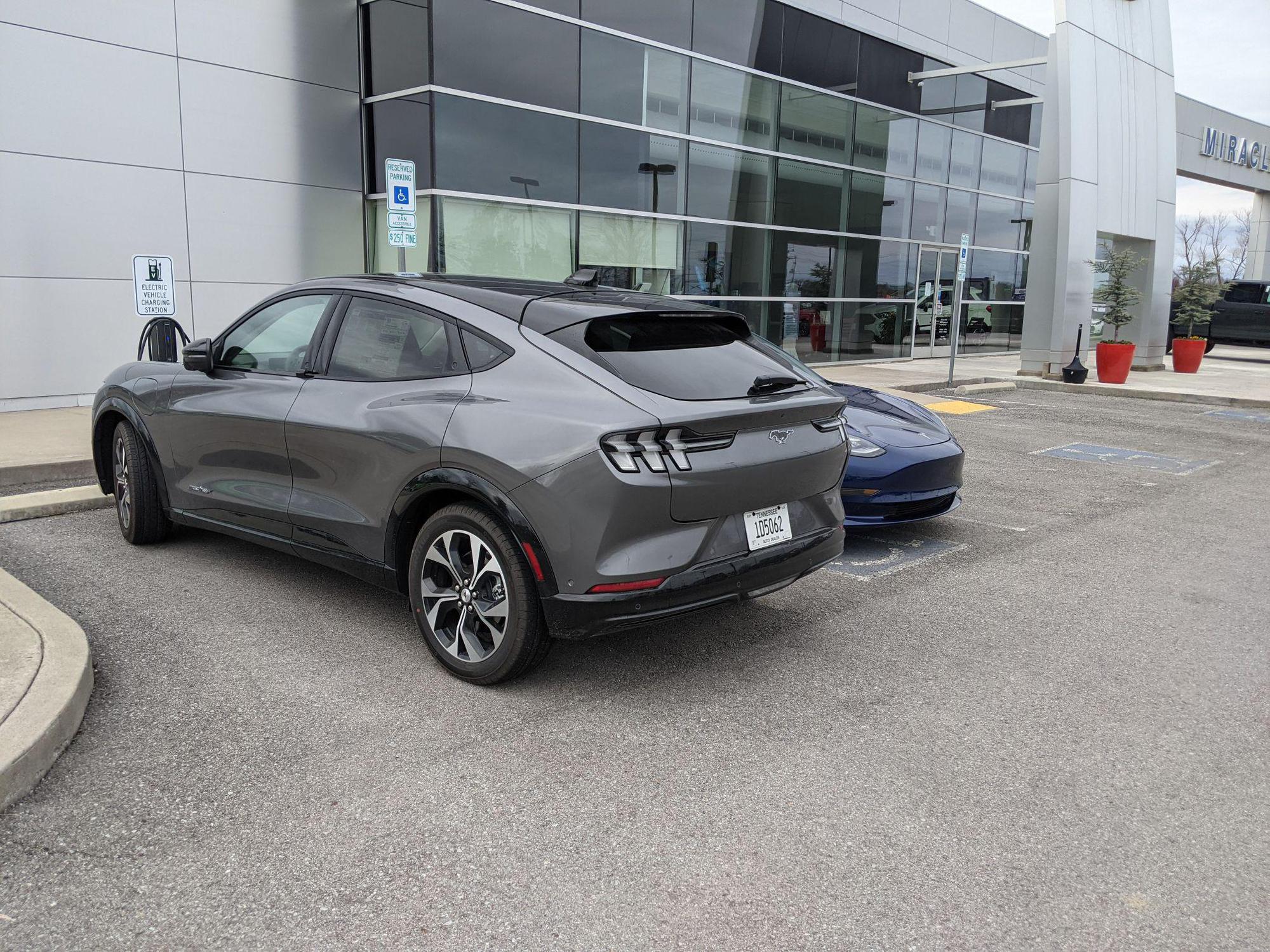 Miracle Ford Gallatin, TN EV Station