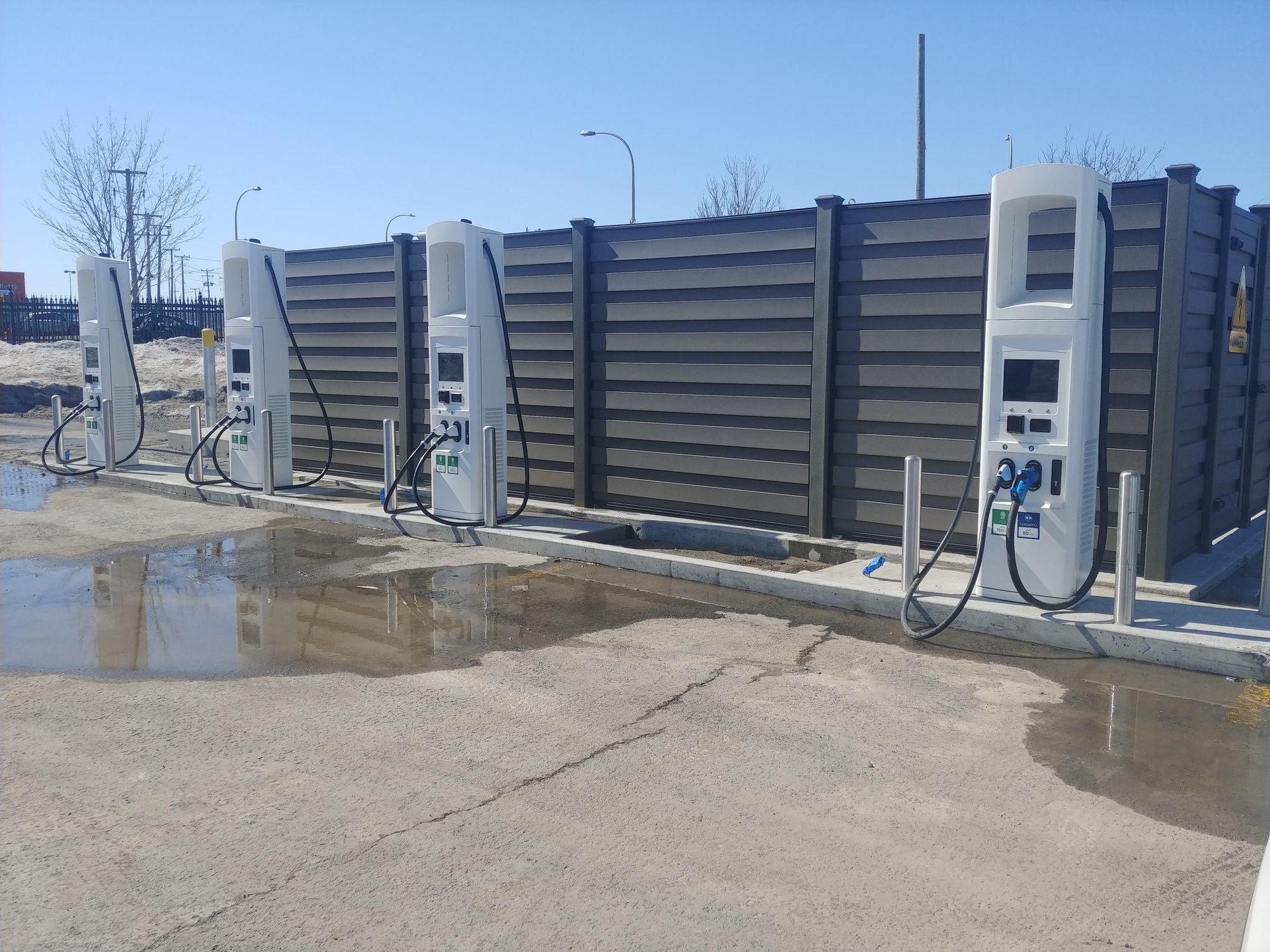 Canadian Tire Repentigny Repentigny, QC EV Station