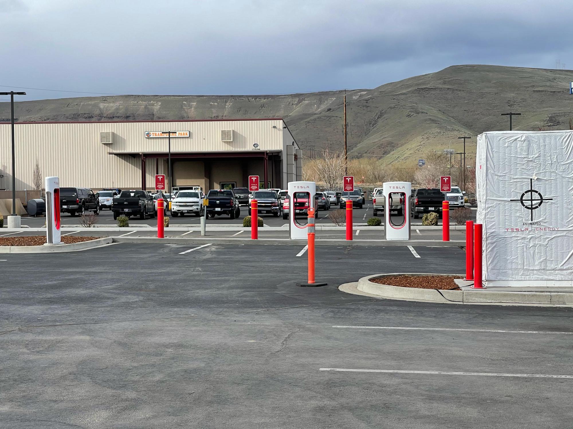 Bob's Burgers & Brew Yakima Yakima, WA EV Station